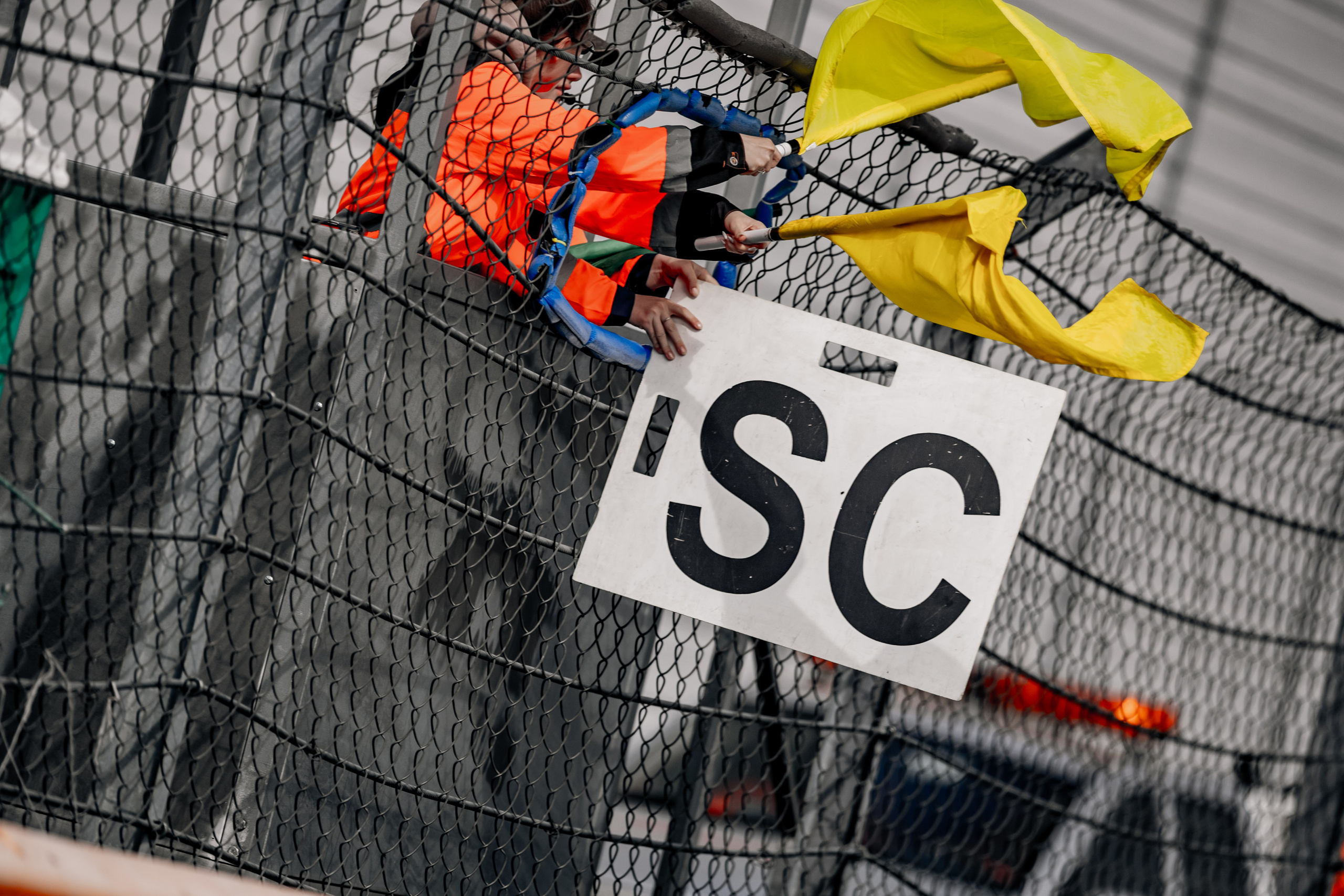 Кто такие маршалы на автогонках: невидимые герои автоспорта