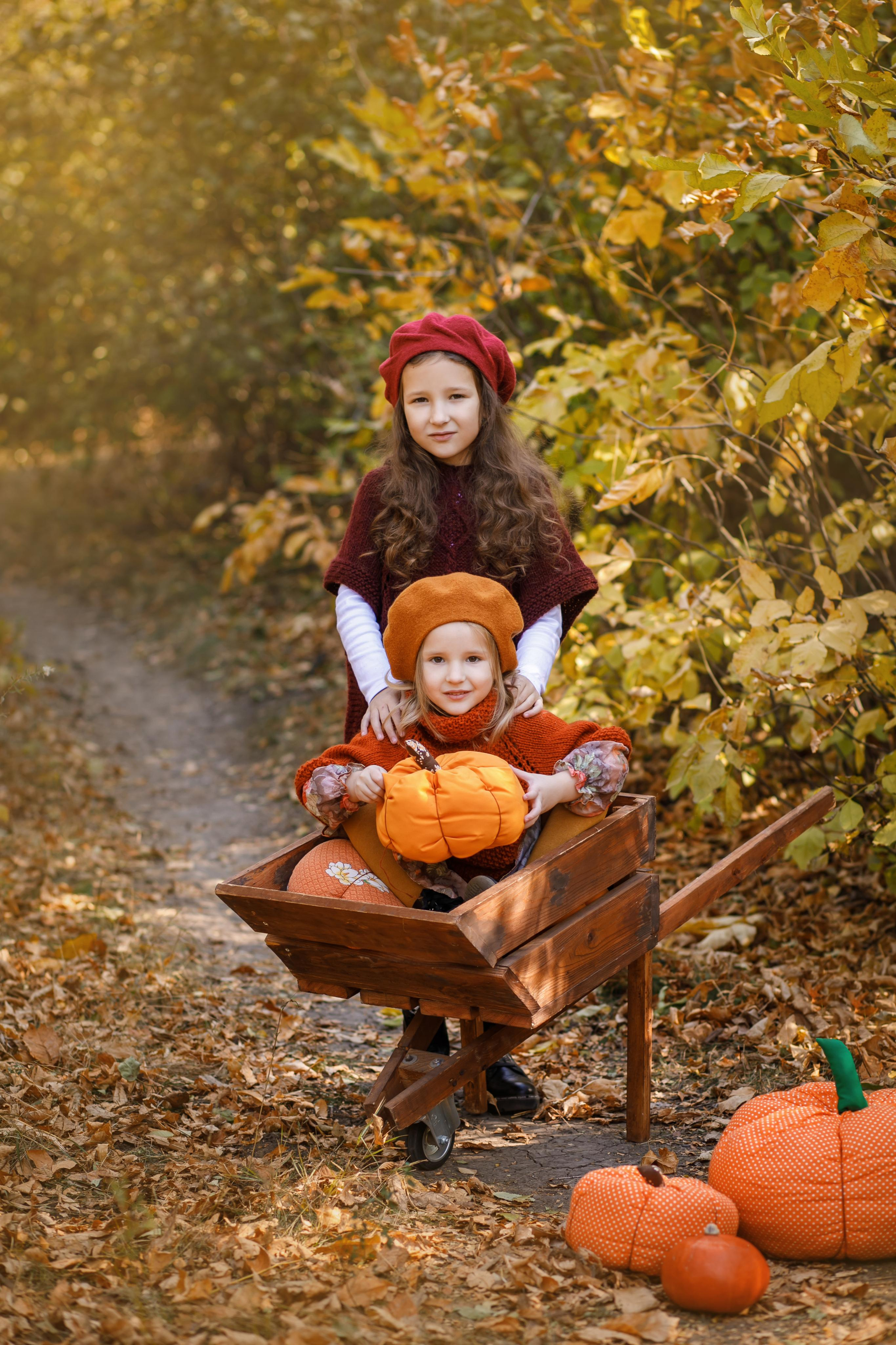 Яркие осенние сестрички. Семейный и детский фотограф в Ростове-на-Дону
