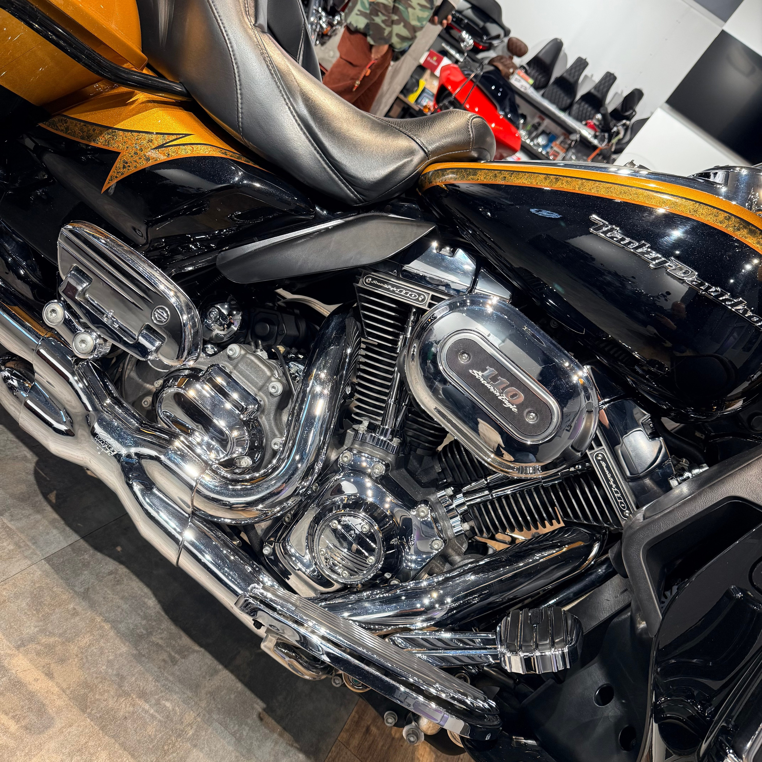Купить Harley-Davidson 2014 CVO Еlесtra Glide Limited Gоld (Touring) — подробнее на сайте. Hello Davidson, Москва. Только хорошие мотоциклы…