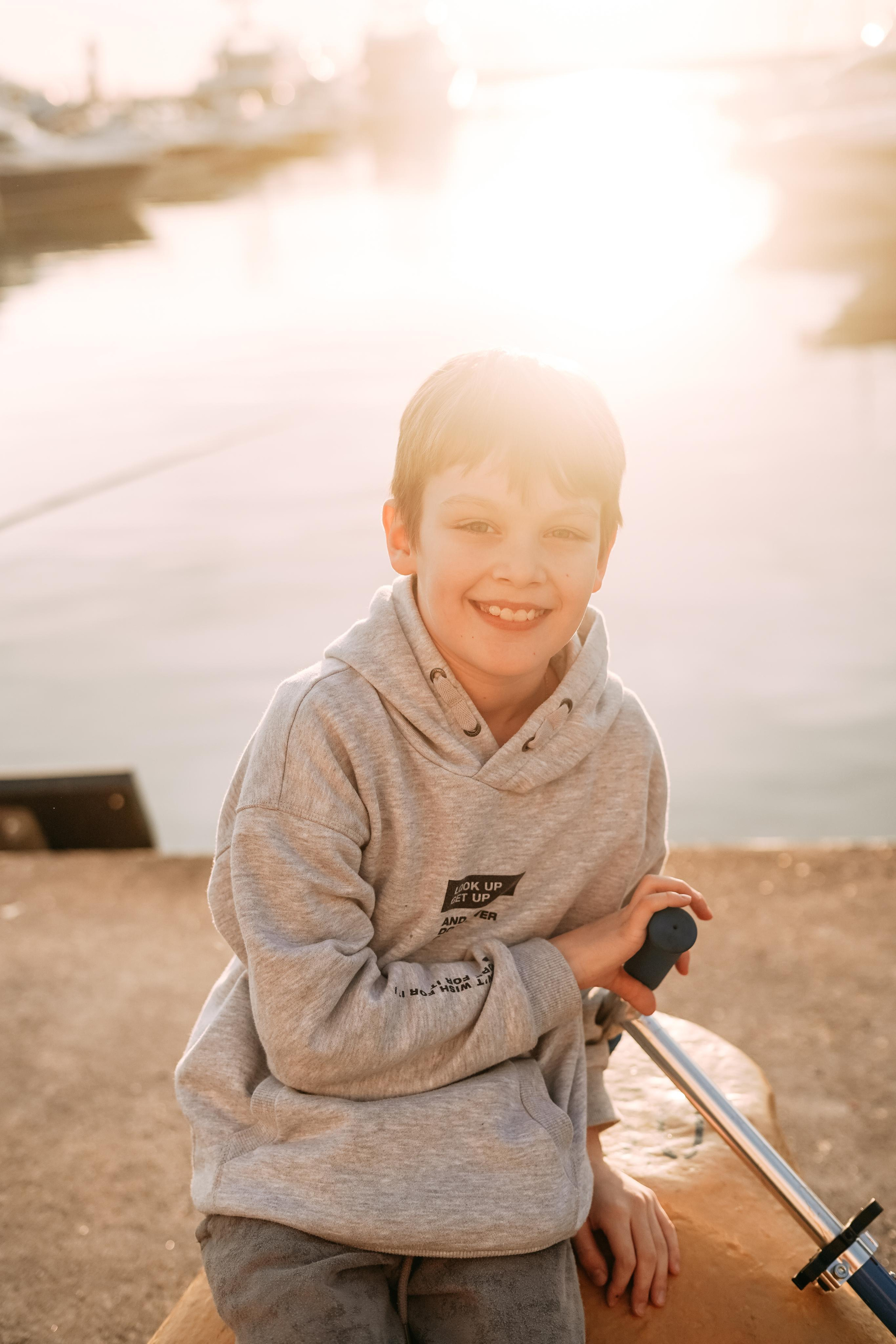 Артем, Надя, Миша, Коля и Федя в морском порту Сочи. Фотограф в Сочи и Абхазии | Фототуры | September Air