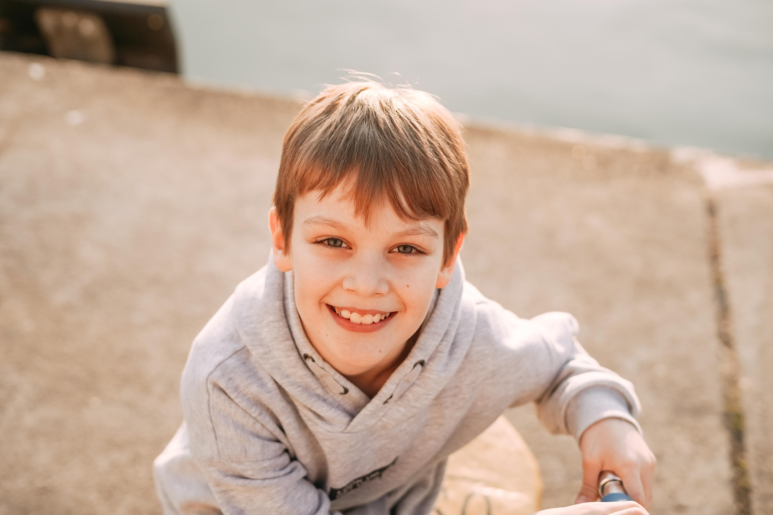 Артем, Надя, Миша, Коля и Федя в морском порту Сочи. Фотограф в Сочи и Абхазии | Фототуры | September Air