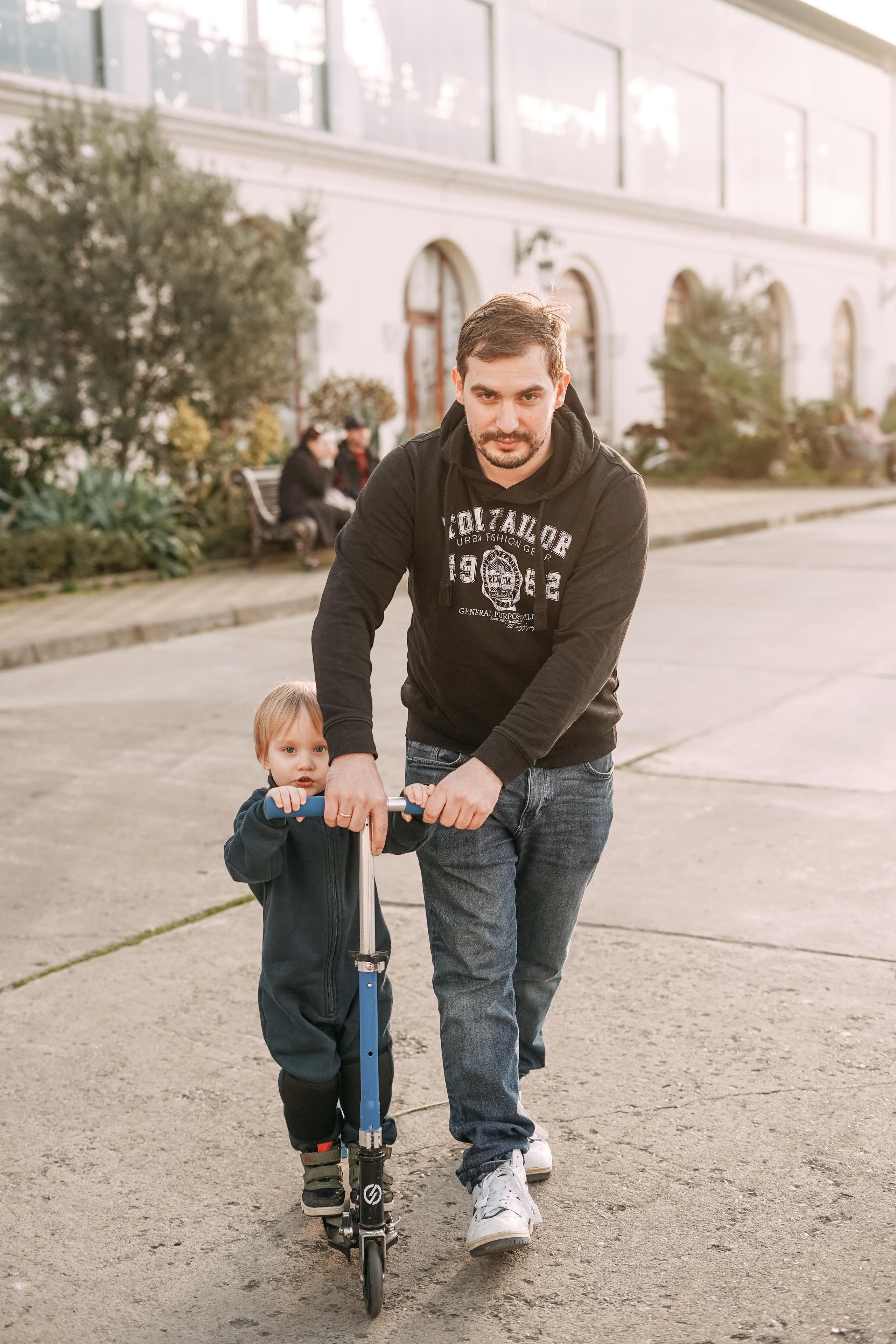 Артем, Надя, Миша, Коля и Федя в морском порту Сочи. Фотограф в Сочи и Абхазии | Фототуры | September Air