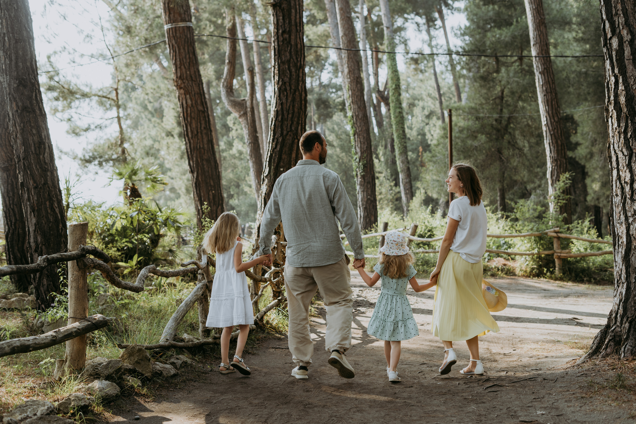 Катя, Сергей, Ника и Полина. Фотосессия в Пицунде. Фотограф в Сочи и Абхазии | Фототуры | September Air