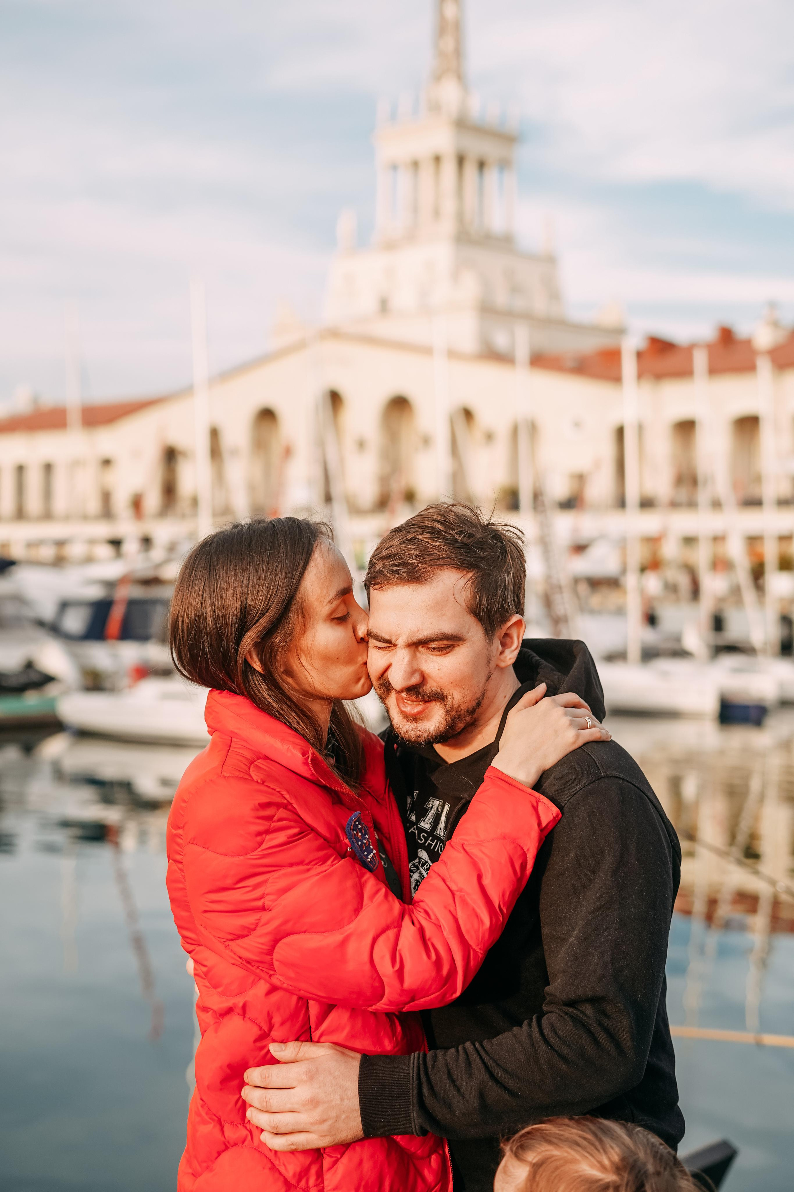Артем, Надя, Миша, Коля и Федя в морском порту Сочи. Фотограф в Сочи и Абхазии | Фототуры | September Air