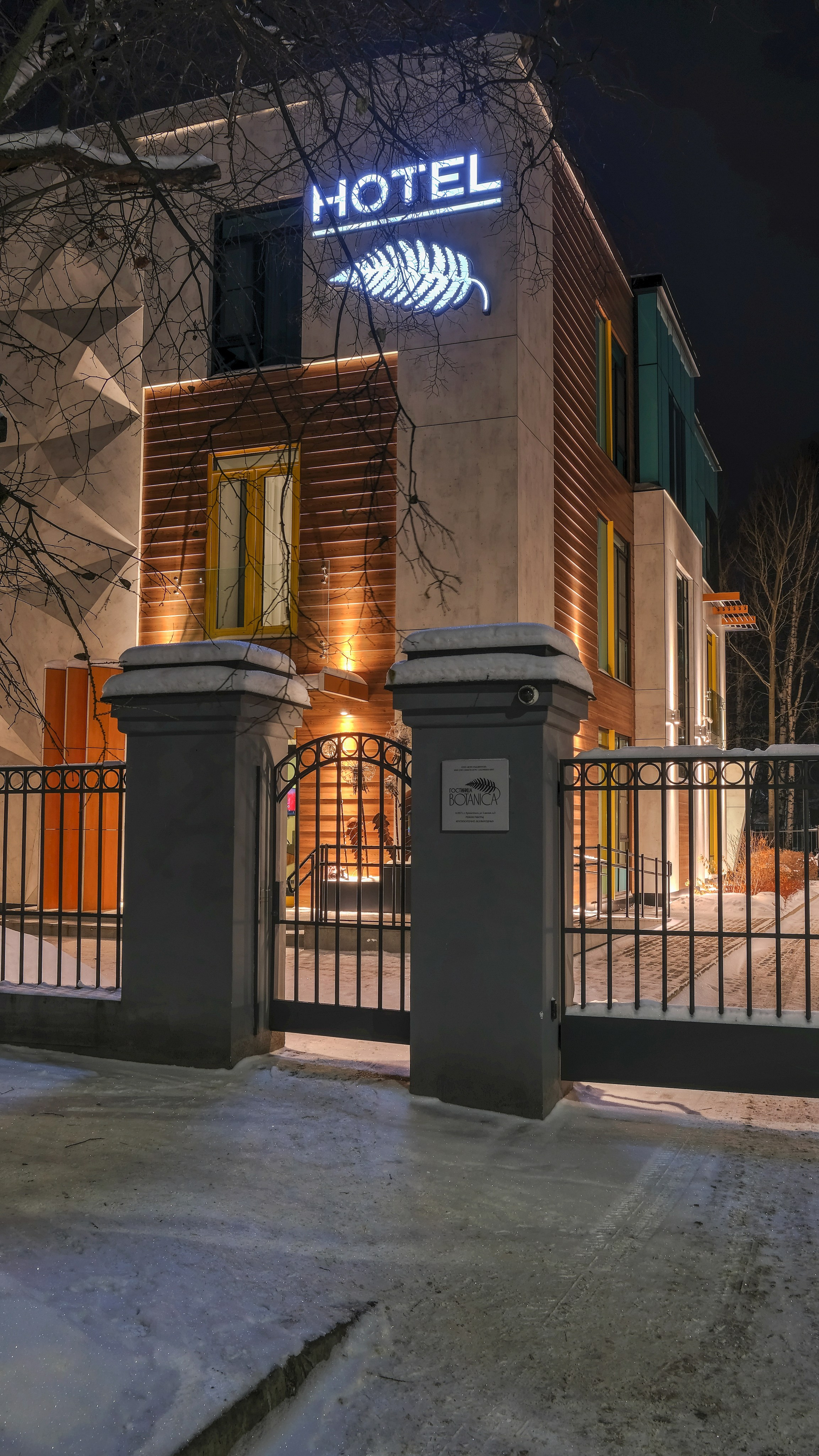 Архитектурная фотосъемка подсветки, наружнего освещения отеля Botanica