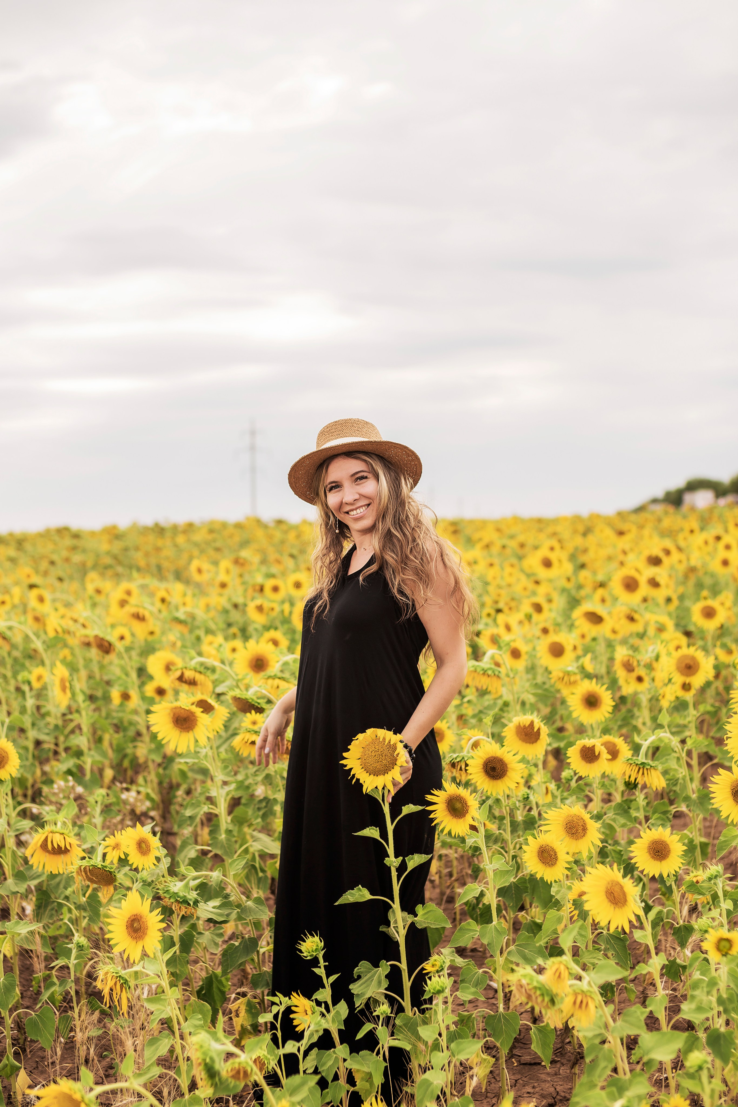 Фото в подсолнухах. Семейный фотограф в Саратове