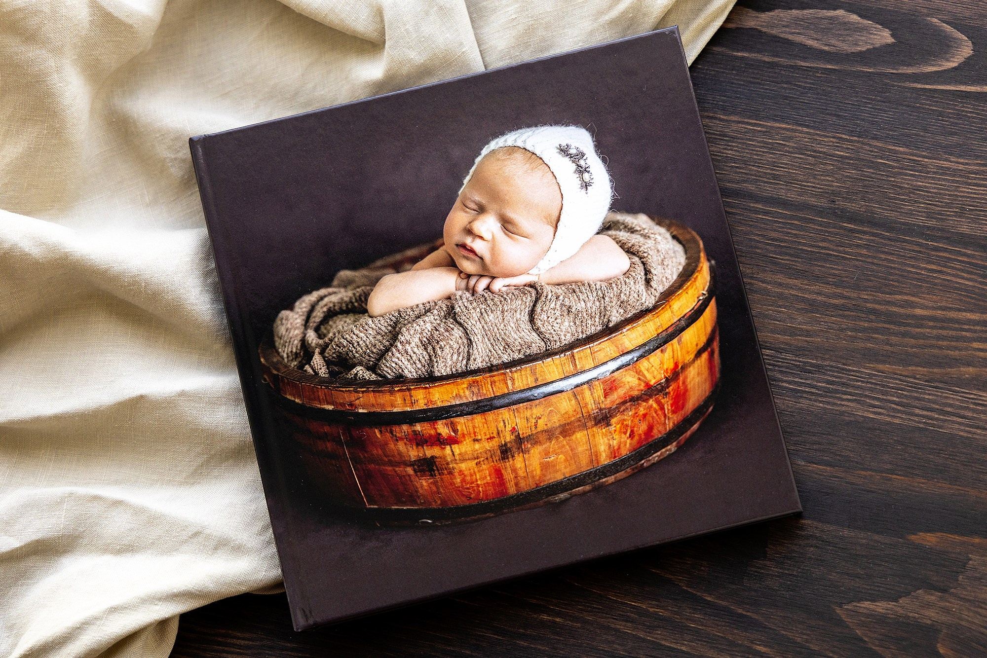 Фотограф Наташа Давыдова: пример оформления обложки книги для новорожденного.