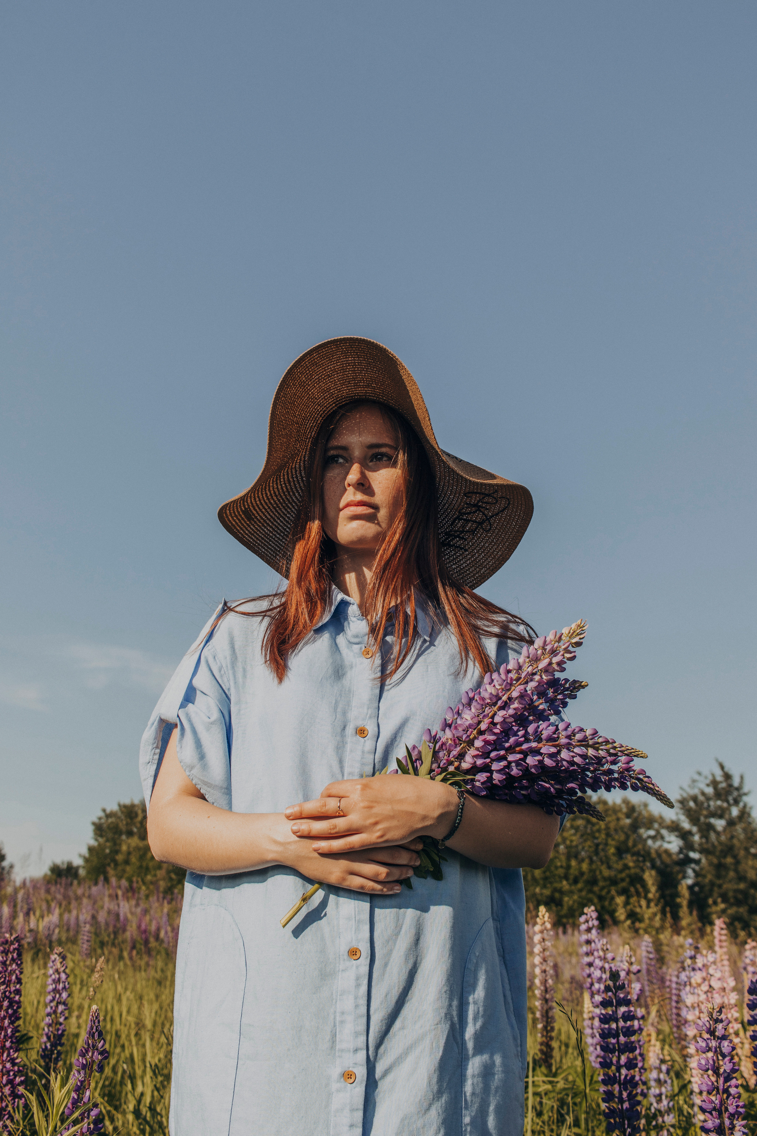 Саша и люпины. Портретный фотограф Москва