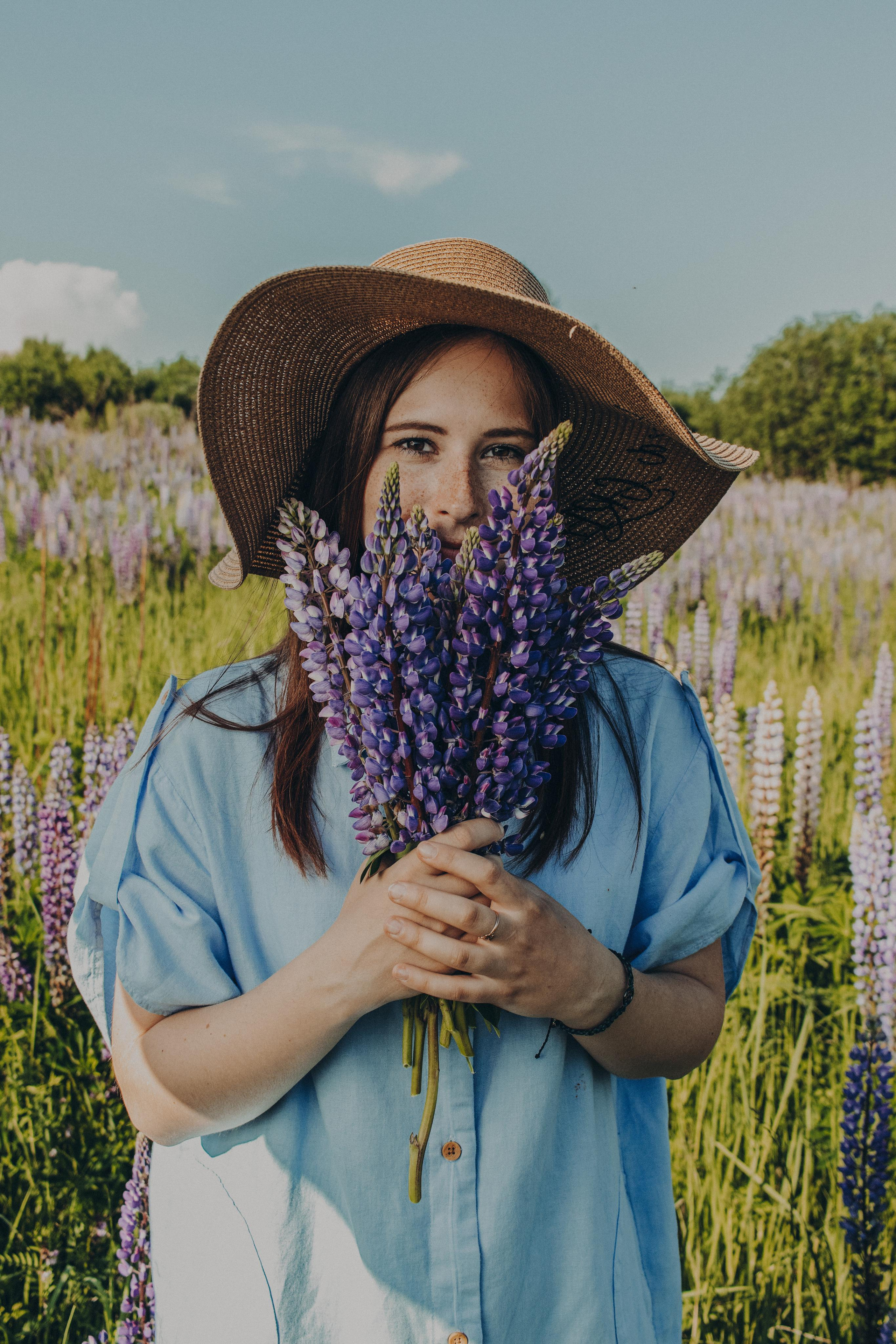 Саша и люпины. Портретный фотограф Москва