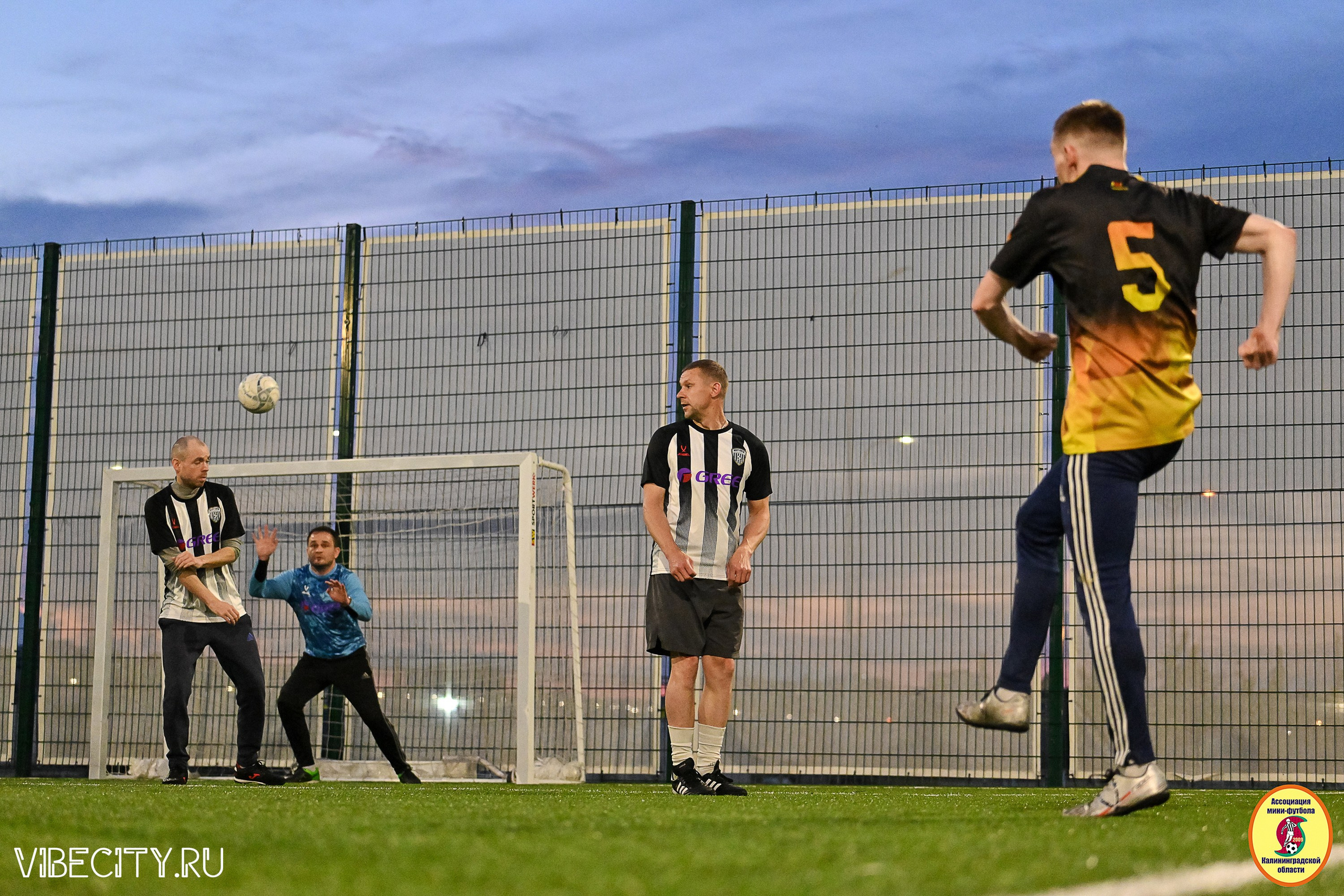 ИГРЫ МИНИ-ФУТБОЛЬНОЙ И КОРПОРАТИВНОЙ ЛИГИ. VIBECITY.RU Вайб Сити Ру Фоторепортажи Фотоотчеты Калининград