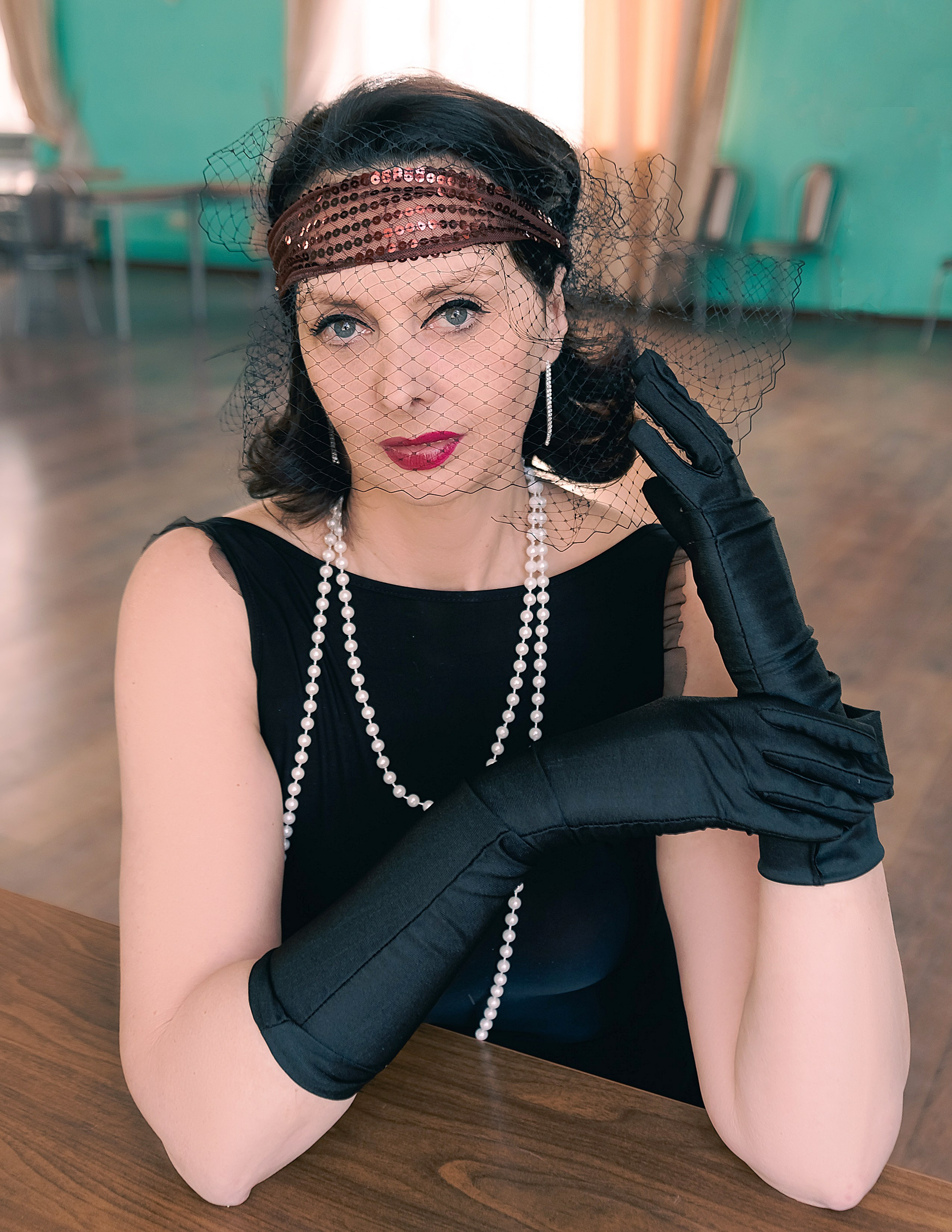 Портрет девушка в стиле ретро, винтаж, Гэтсби в перчатках