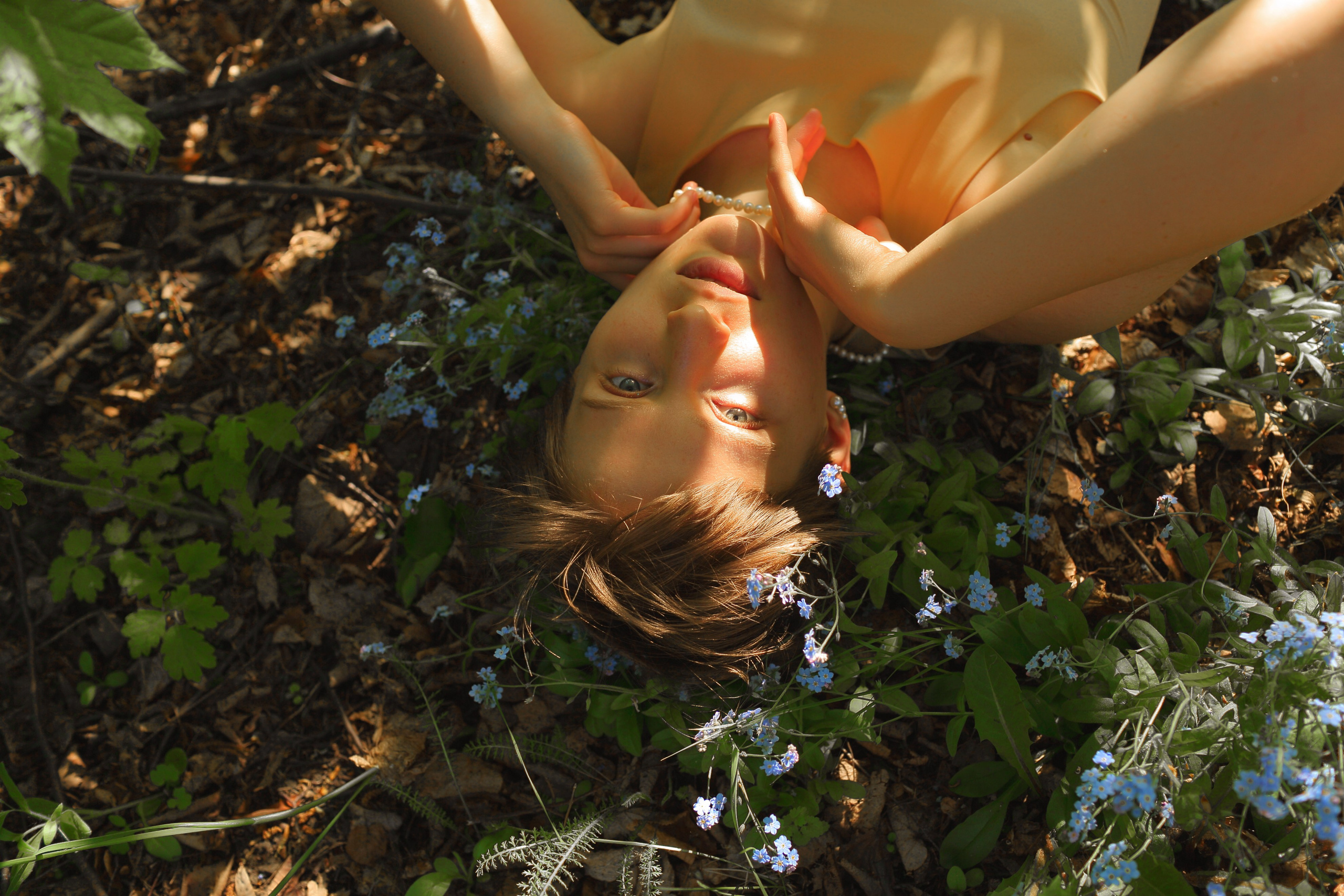 Девушка с незабудками весной. Свадебный и репортажный фотограф в Ярославле и Санкт-Петербурге Роман Микрюков