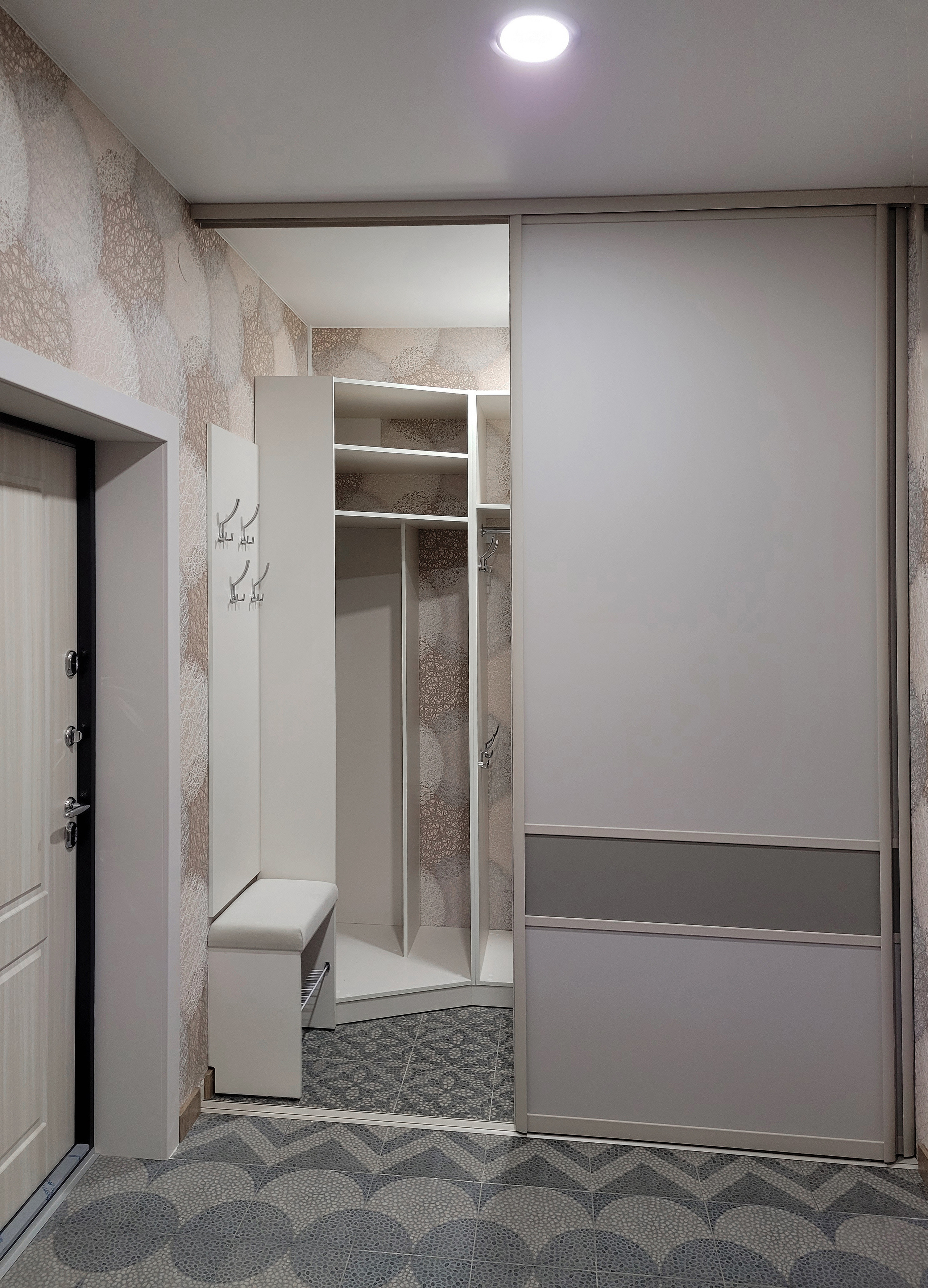 Шкафы, гардеробные и прихожие на заказ в Евпатории. Мебель на заказ в Евпатории