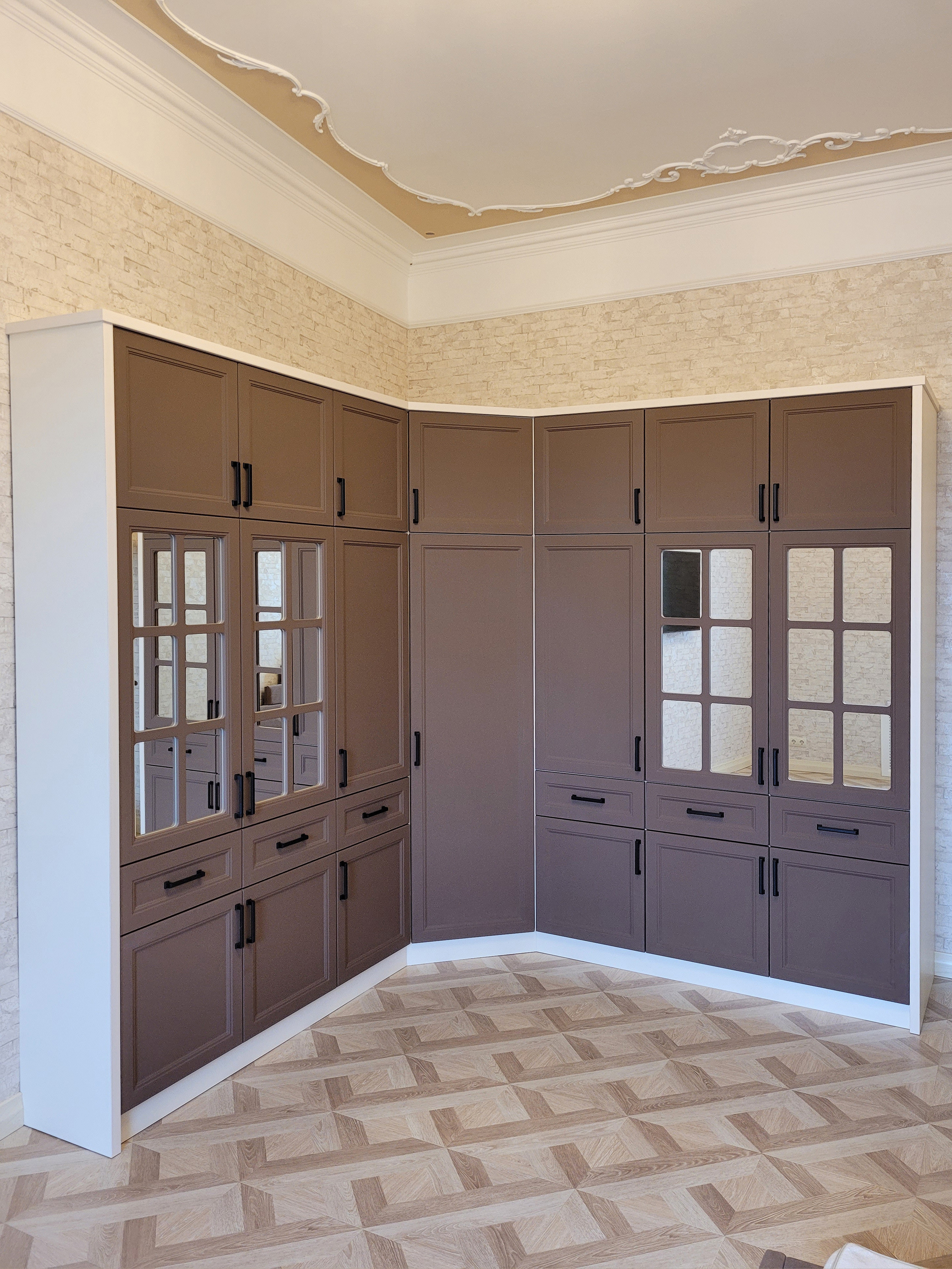 Шкафы, гардеробные и прихожие на заказ в Евпатории. Мебель на заказ в Евпатории