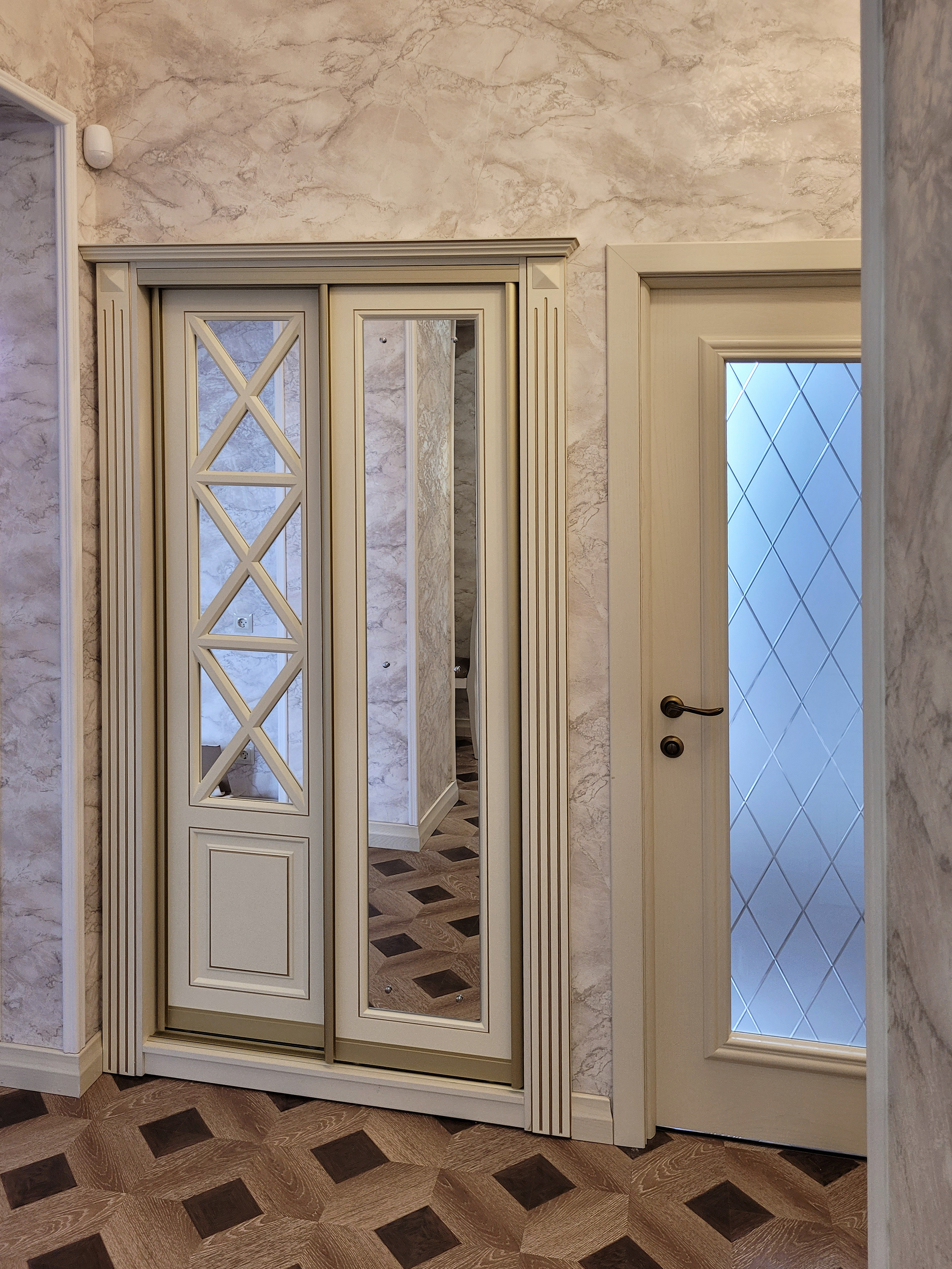 Шкафы, гардеробные и прихожие на заказ в Евпатории. Мебель на заказ в Евпатории