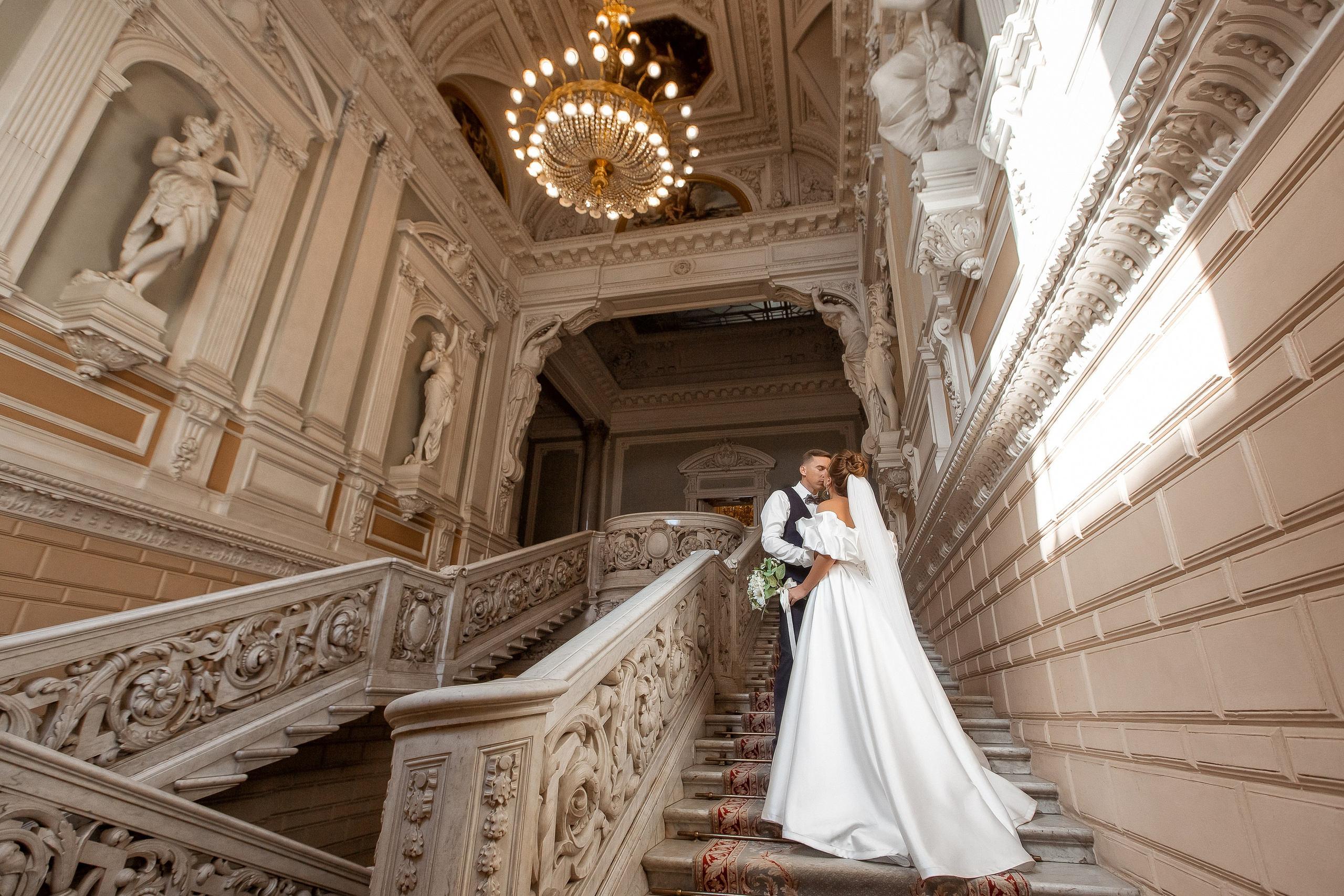 Свадебная фотосессия в отеле Four Seasons. Свадебный и семейный фотограф Алексей Аверин