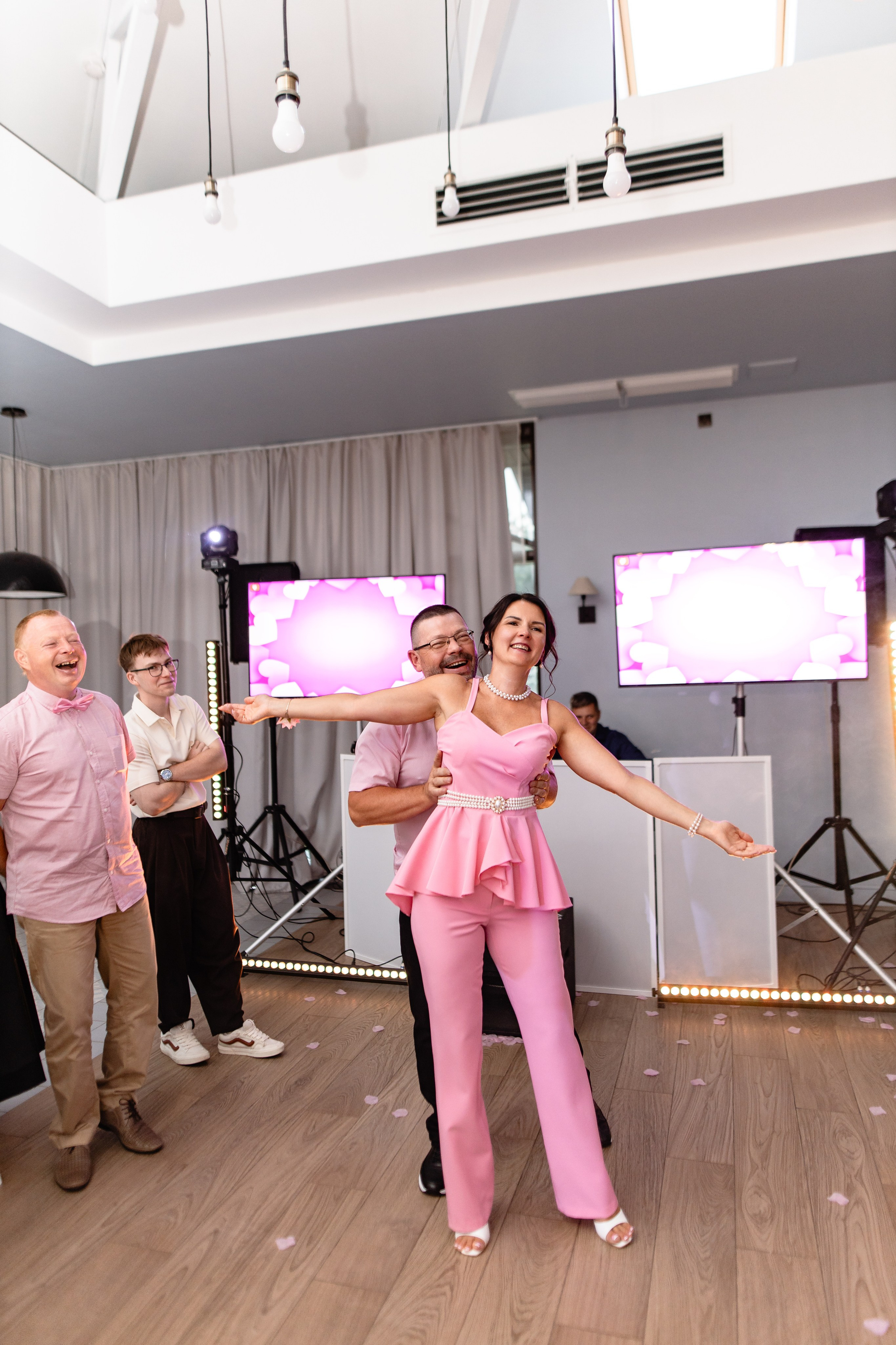 🌸✨ **Анонс Фотографий с Юбилея Розовой Свадьбы Александра и Елены! ** ✨🌸. Свадебный фотограф Михаил Александров