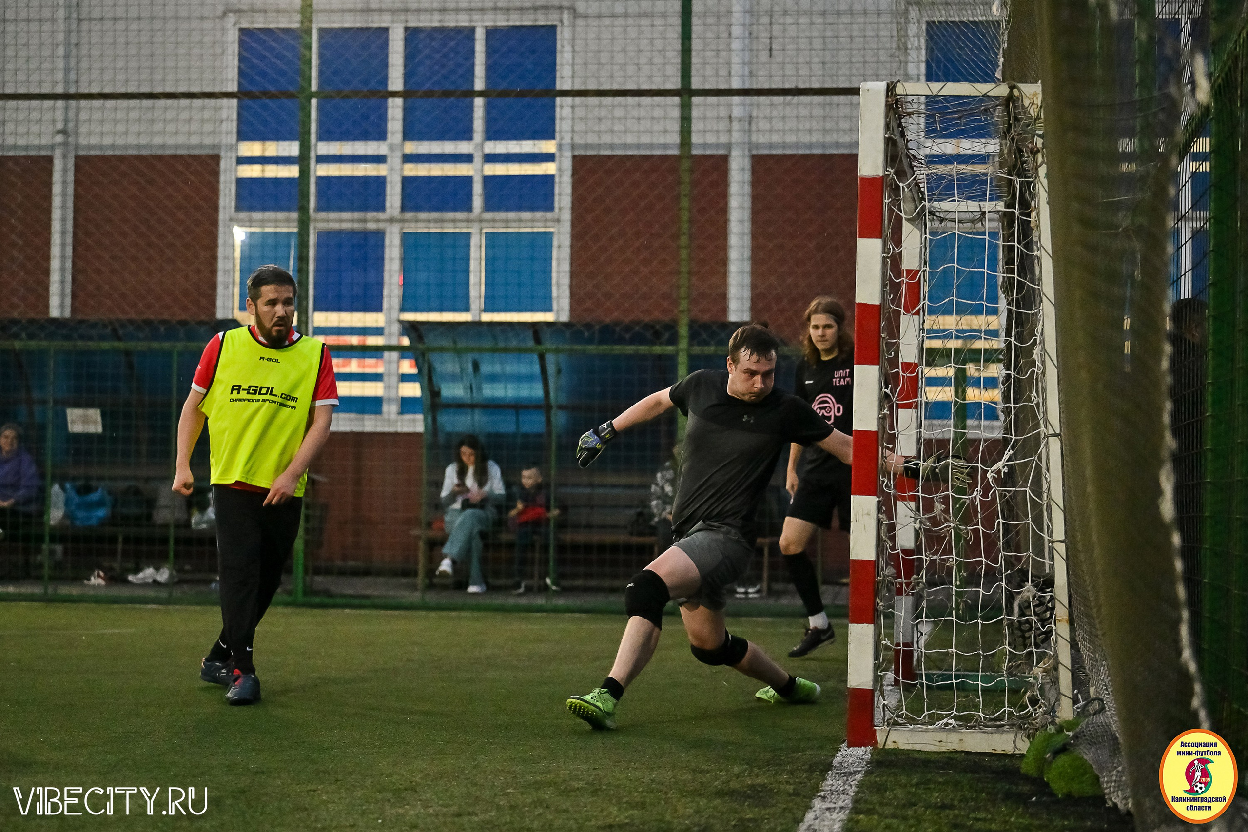 ИГРЫ МИНИ-ФУТБОЛЬНОЙ И КОРПОРАТИВНОЙ ЛИГИ. VIBECITY.RU Вайб Сити Ру Фоторепортажи Фотоотчеты Калининград