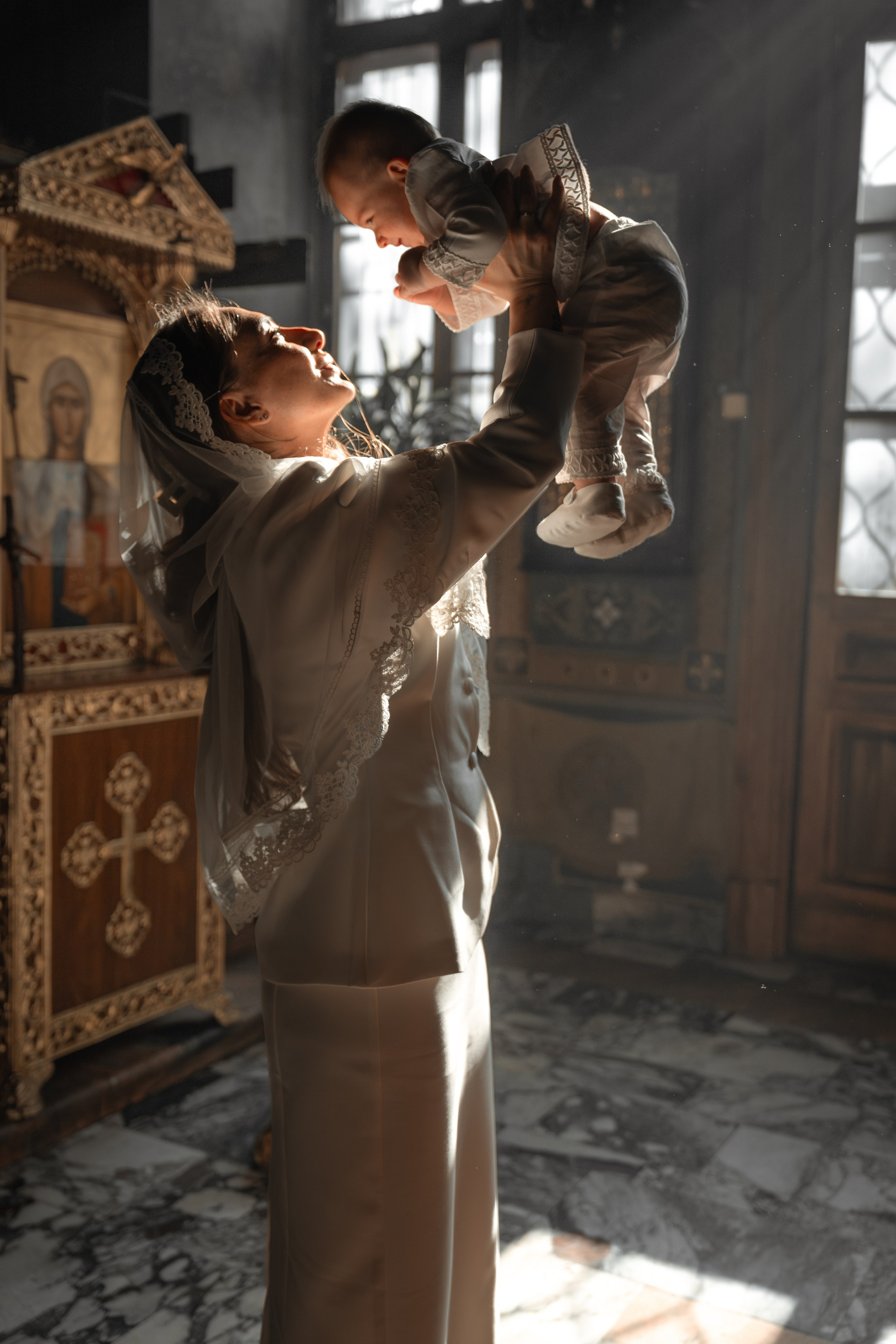 Крещение Даниила в Храме Воскресения Словущего в Даниловской Слободе. Фото- и видеосъёмка крещения и венчания. Фотограф на крещение Москва