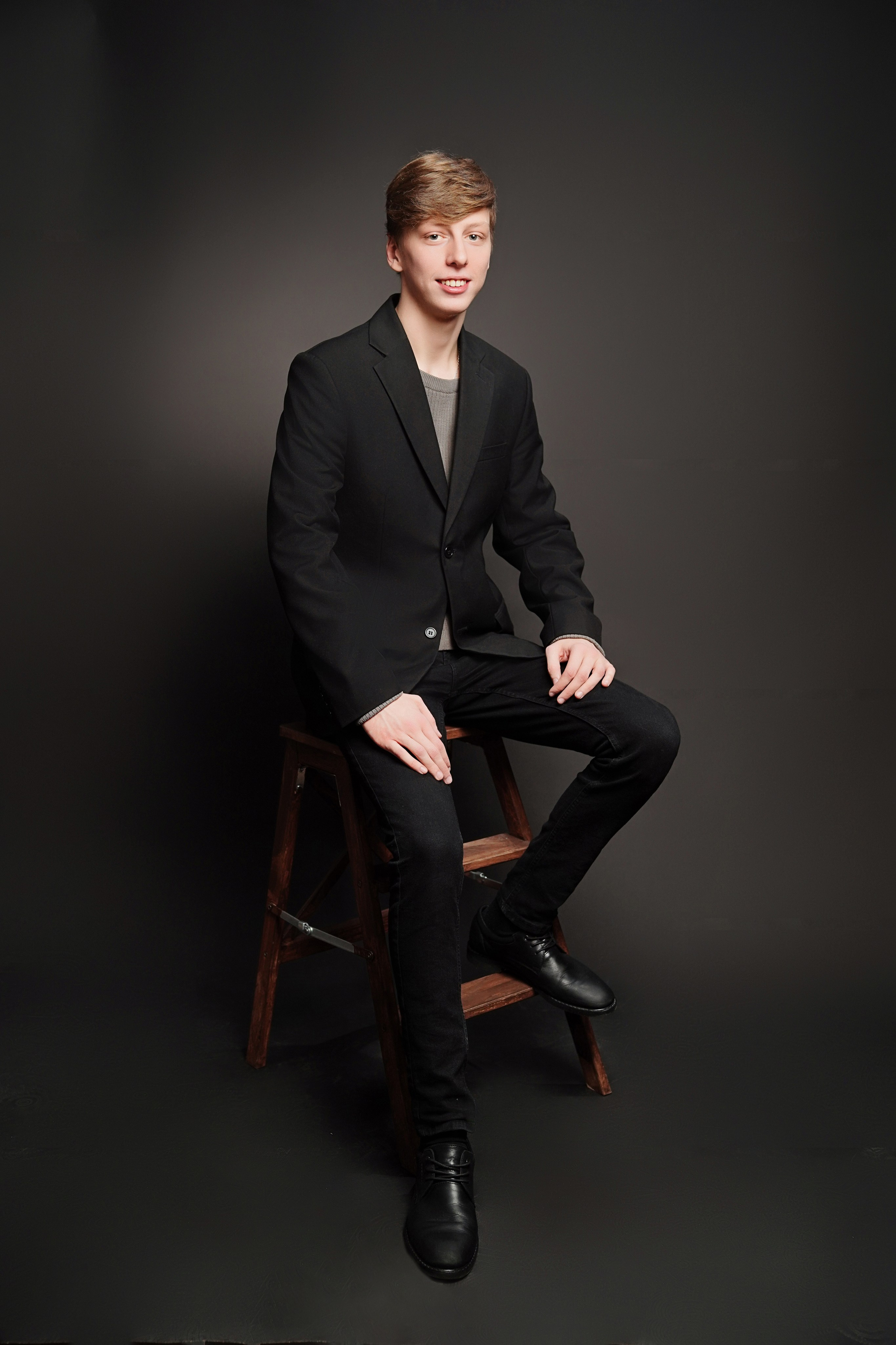 Стиль портрета в студии. GOTRA — выпускные альбомы в Тюмени