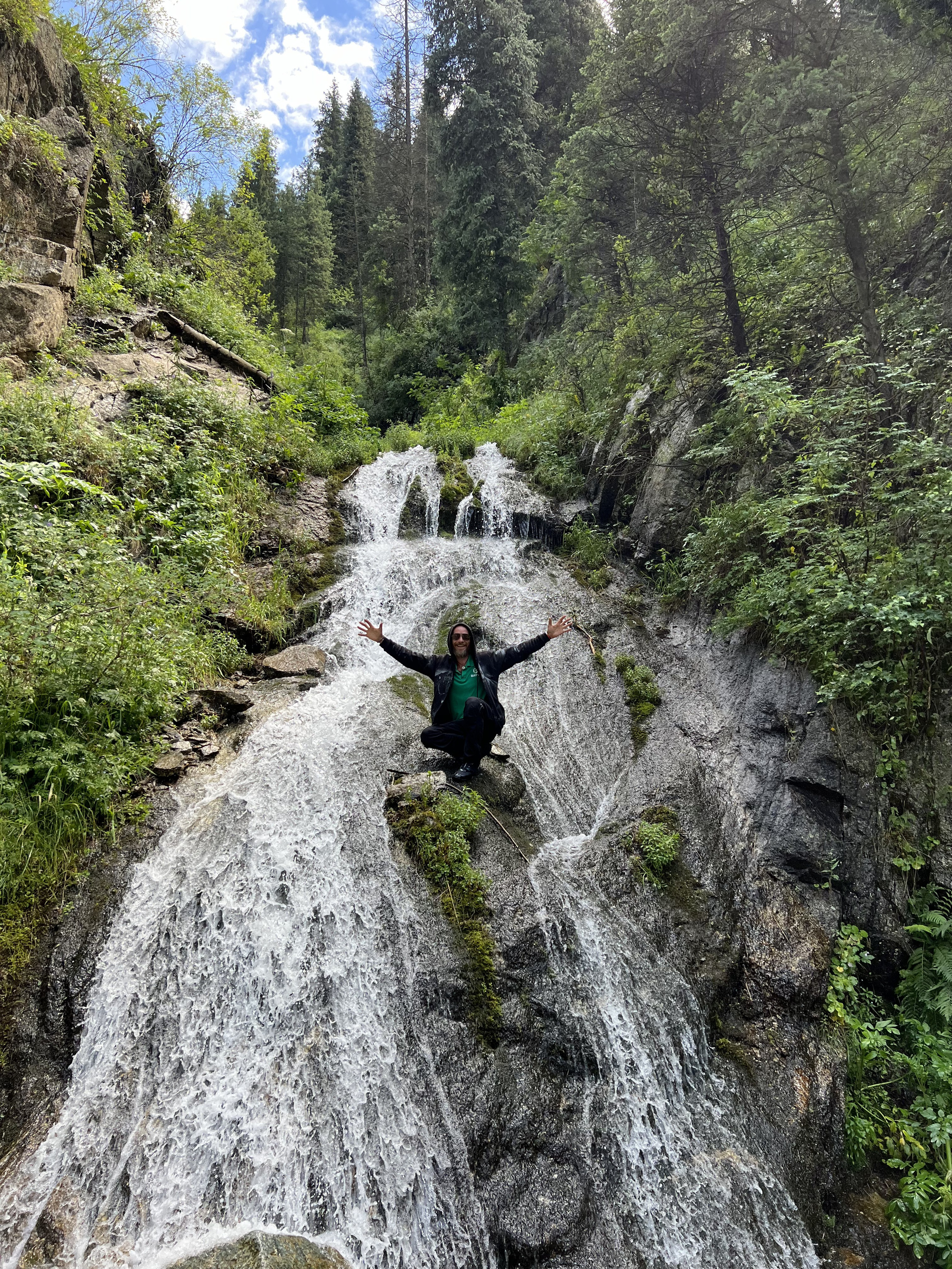 Экскурсия и тур на Большое Алматинское Озеро (БАО) и водопад Аюсай из Алматы