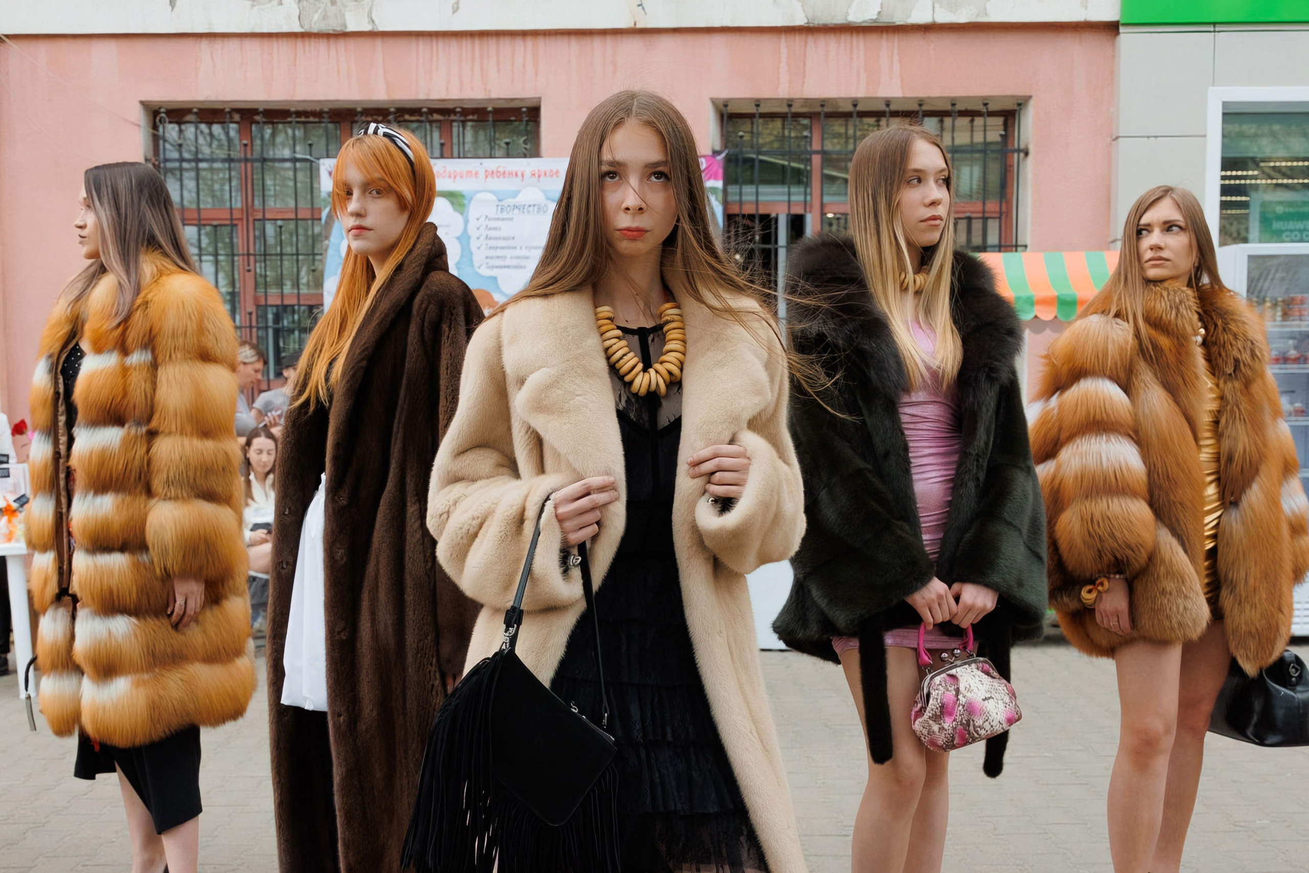 МОДНЫЙ ПОКАЗ. СВОИ. ФОТООТЧЕТЫ-СОБЫТИЯ-МЕСТА