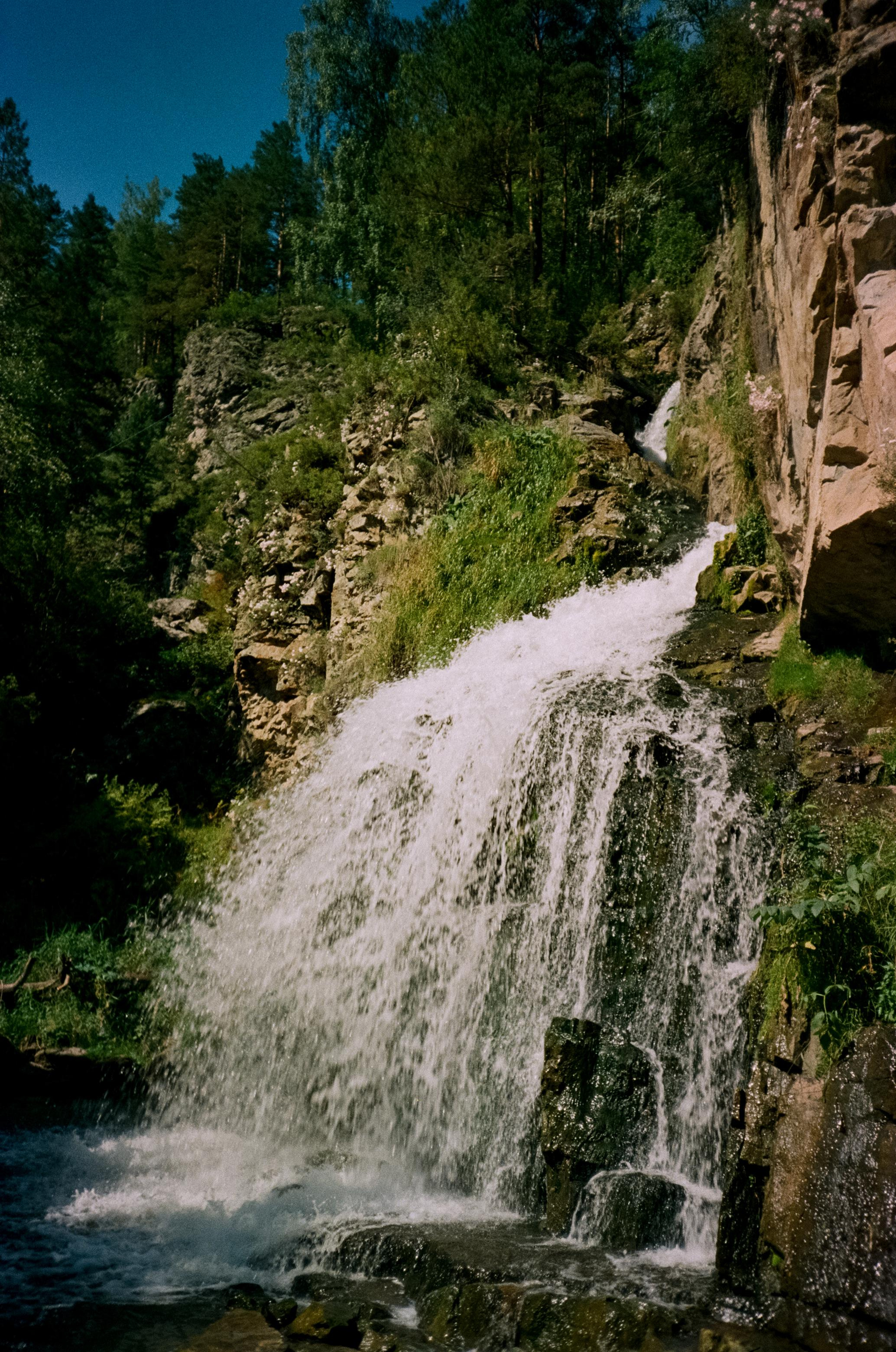 Камышлинский водопад / Canon 11 World Cup 1994 / Kodak Color 400