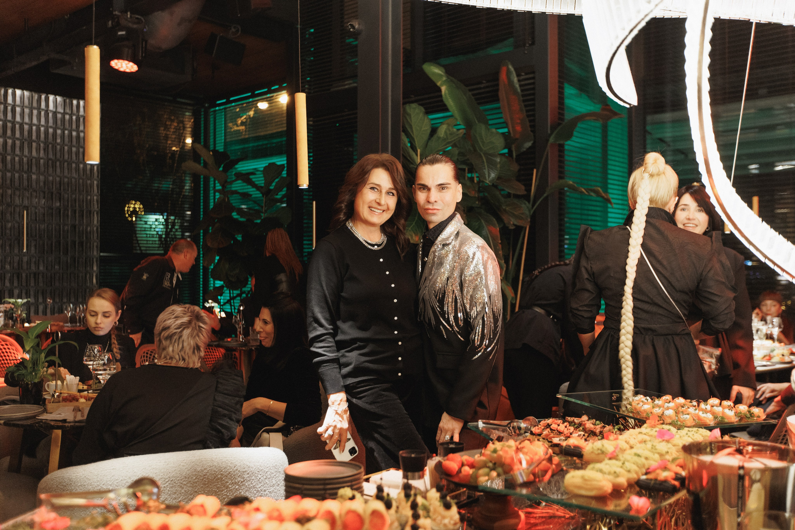 B.DAY PARTY ЖУРНАЛА •G. СВОИ. ФОТООТЧЕТЫ-СОБЫТИЯ-МЕСТА