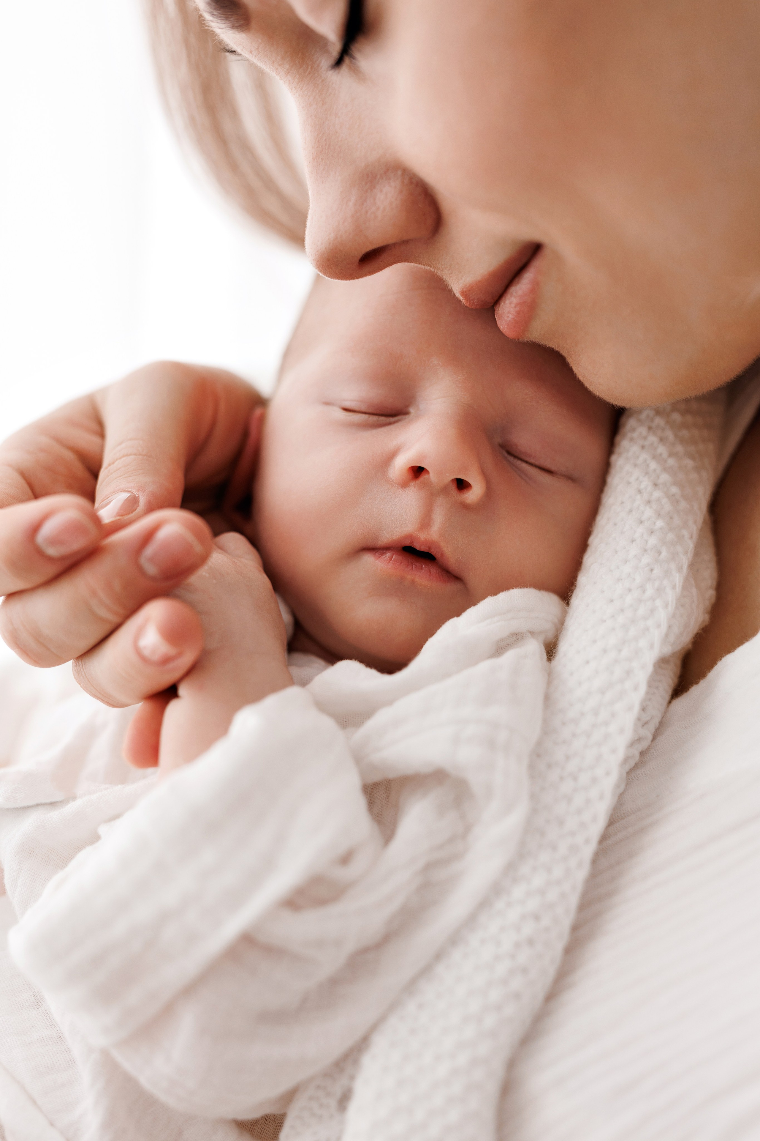 Ньюборн, новорожденные. Профессиональная детская и семейная фотостудия в Краснодаре