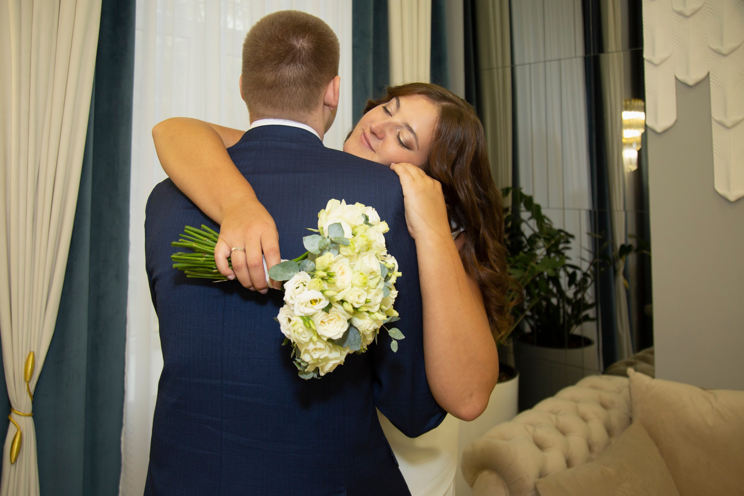 Свадебная фотосессия во Дворце бракосочетания 3 в Москве для Рафаэля и Анны. Фотосессия в студии в Москве от профессионального фотографа услуги по доступным ценам