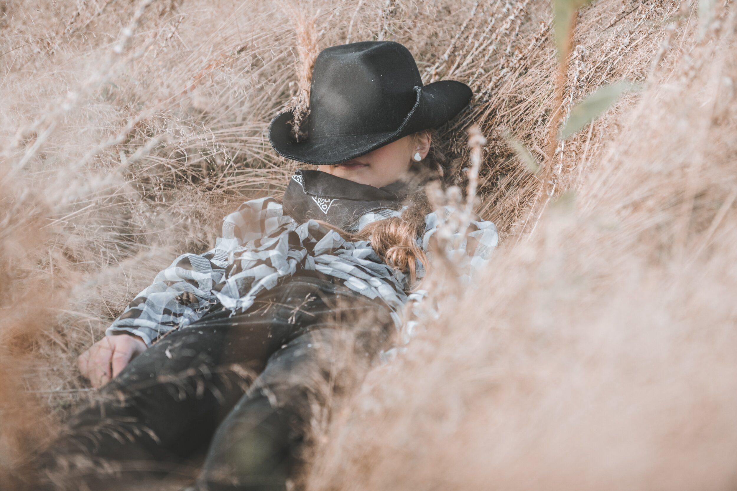 Ира и Маша, серия «Cowboys». Коваленко Светлана, фотограф в Москве. Концерты, события и люди
