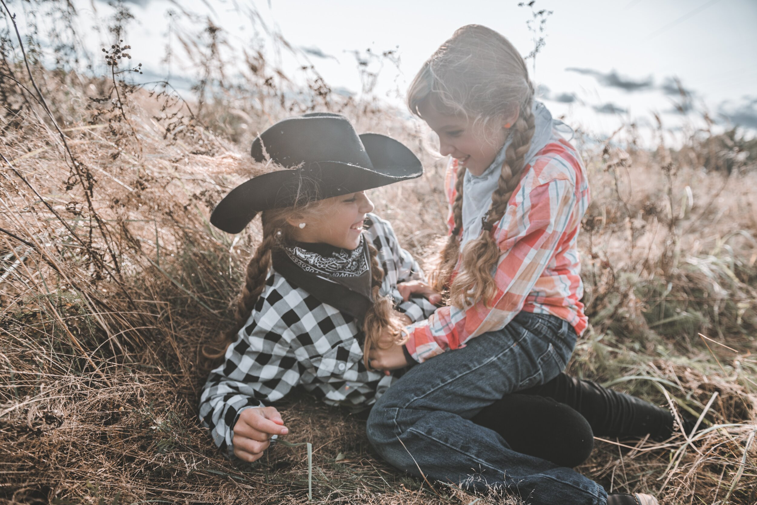 Ира и Маша, серия «Cowboys». Коваленко Светлана, фотограф в Москве. Концерты, события и люди