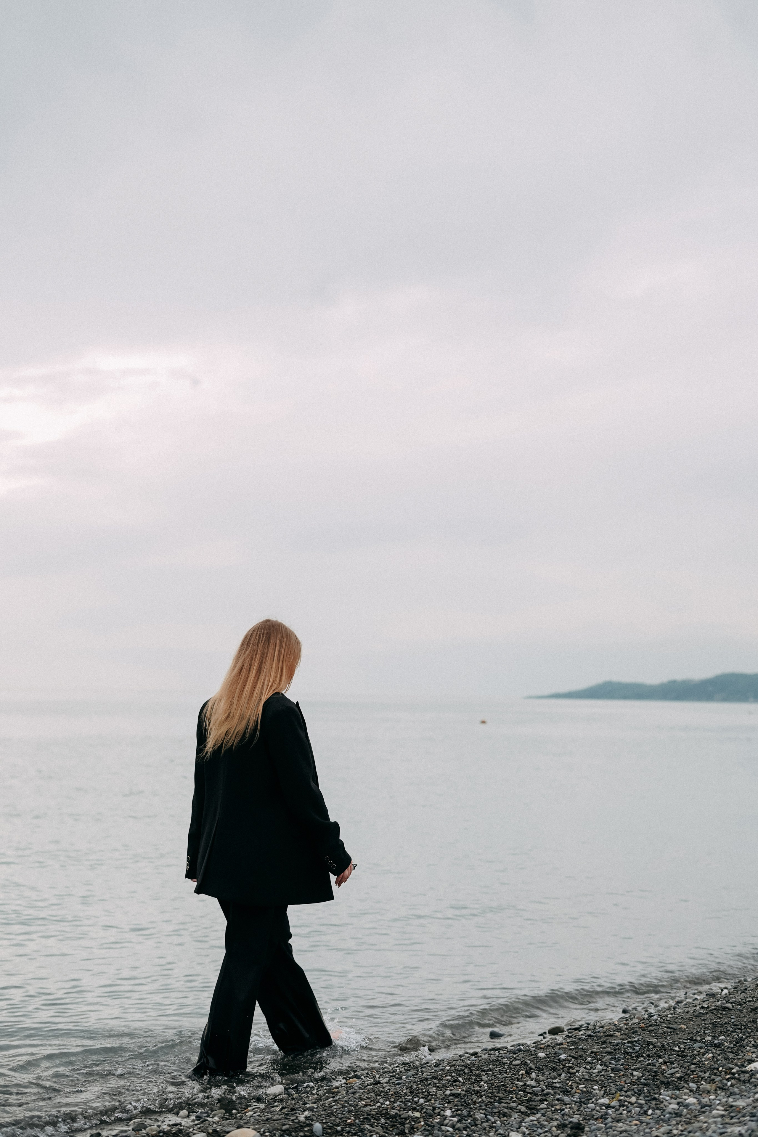 Даша и Артём на пляже Ривьера. Фотограф в Сочи и Абхазии | Фототуры | September Air