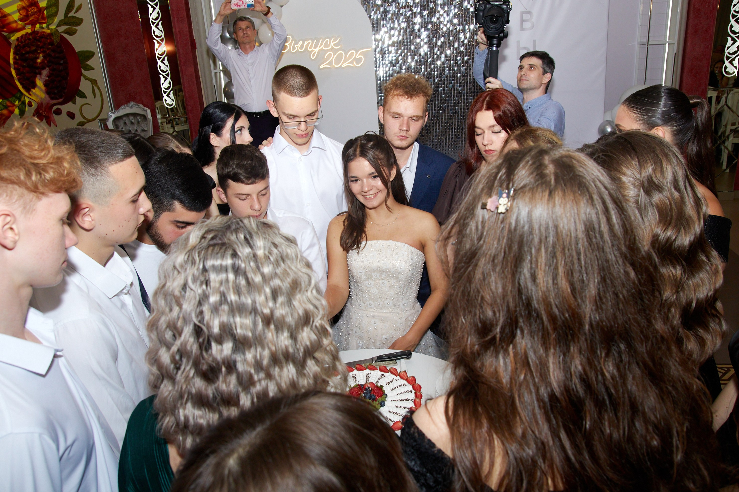 Ведущий и конкурсы на выпускном: репортажная съемка событий