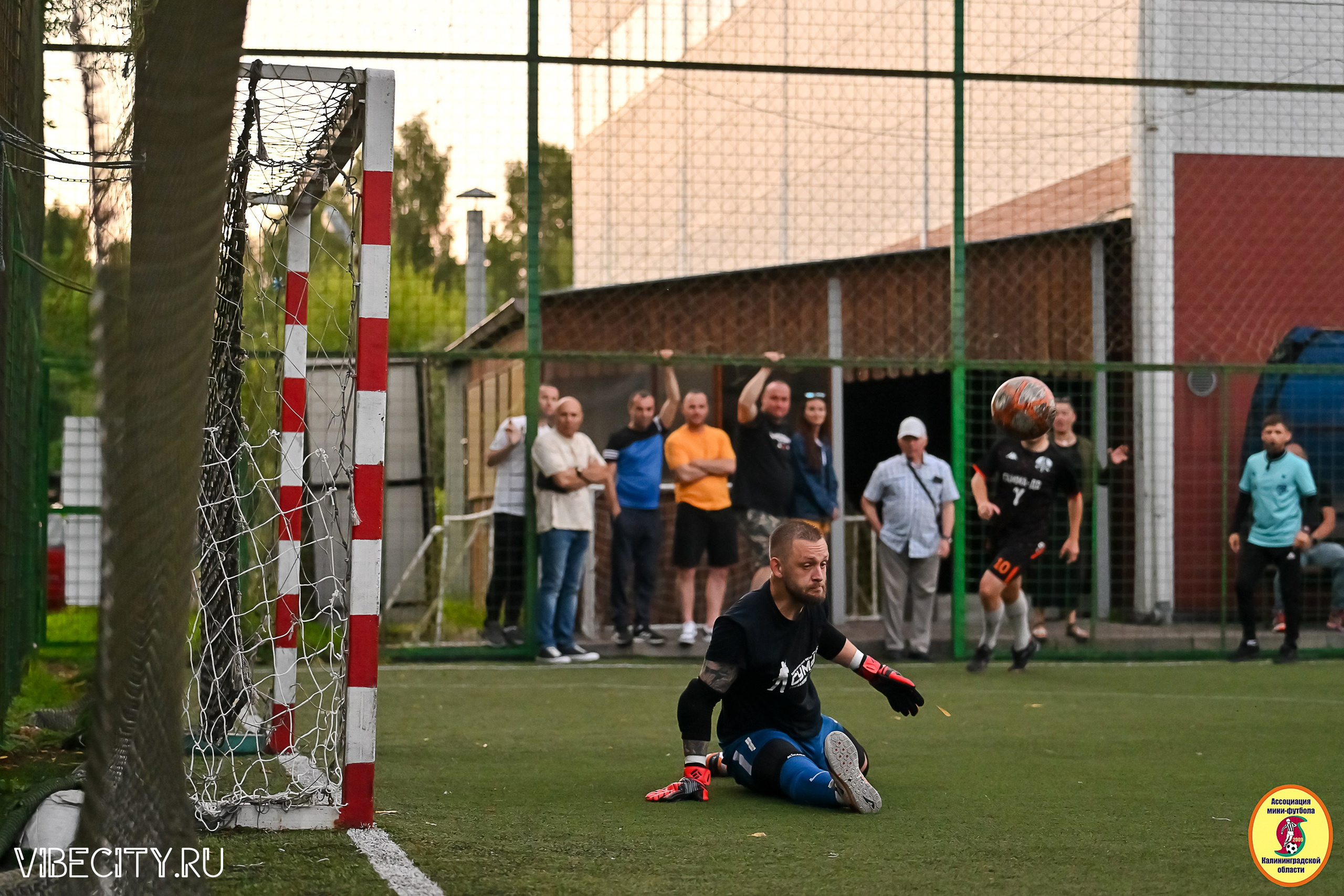 ИГРЫ МИНИ-ФУТБОЛЬНОЙ И КОРПОРАТИВНОЙ ЛИГИ. VIBECITY.RU Вайб Сити Ру Фоторепортажи Фотоотчеты Калининград