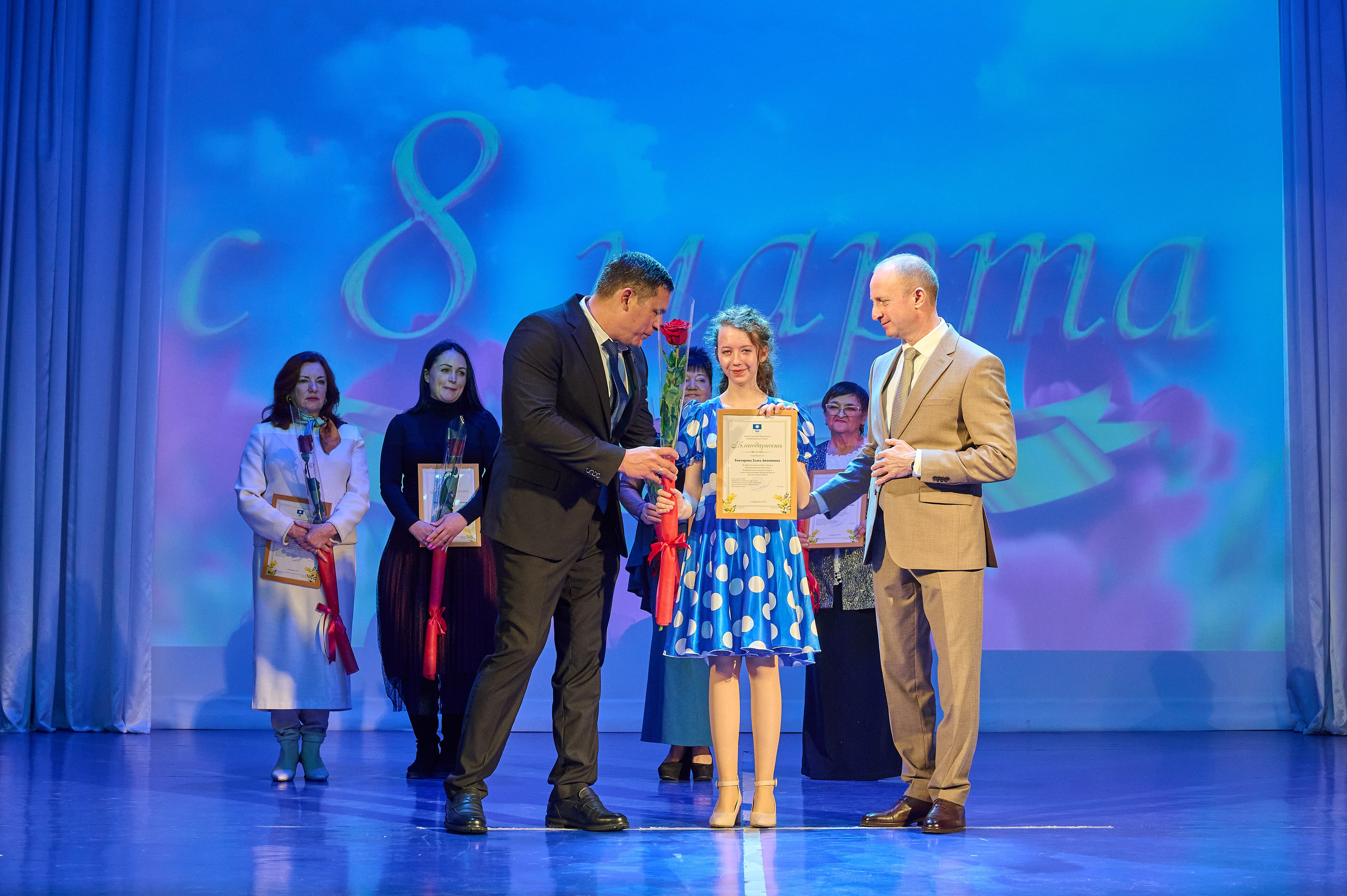 8 марта Марьина роща. Жизнь курорта Кабардинка в фотографиях