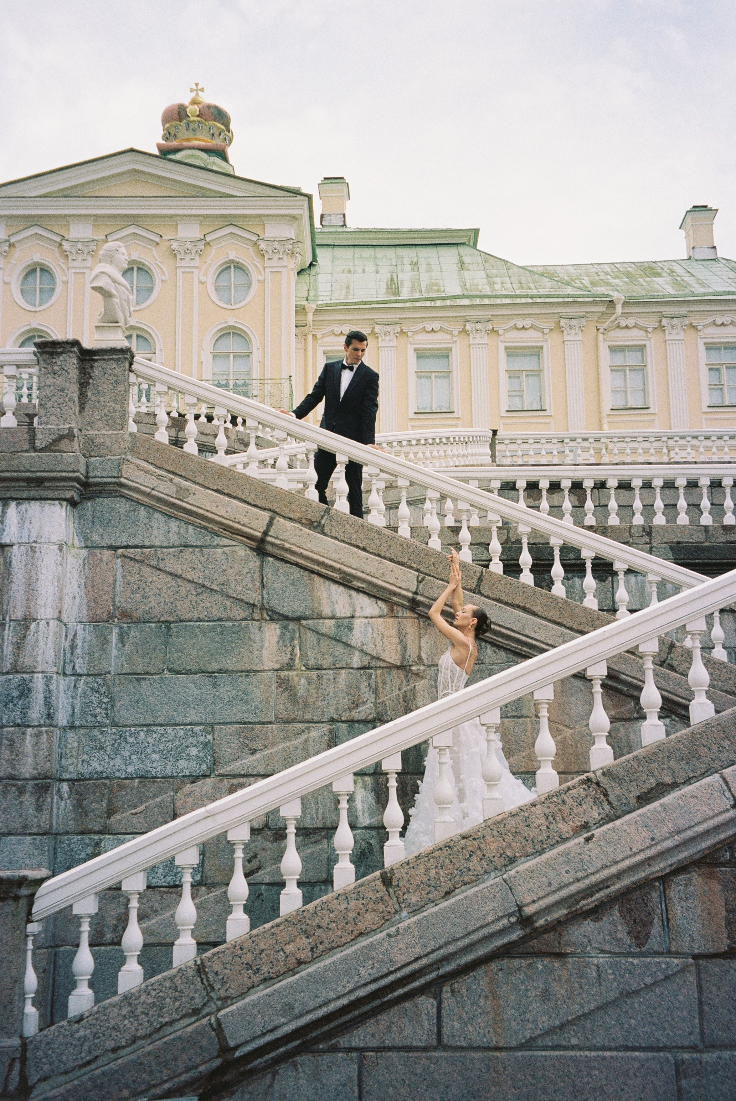Свадебная фотосессия в Ораниенбауме. Свадебный фотограф в Москве Элина Ларченкова. Фото, которые цепляют