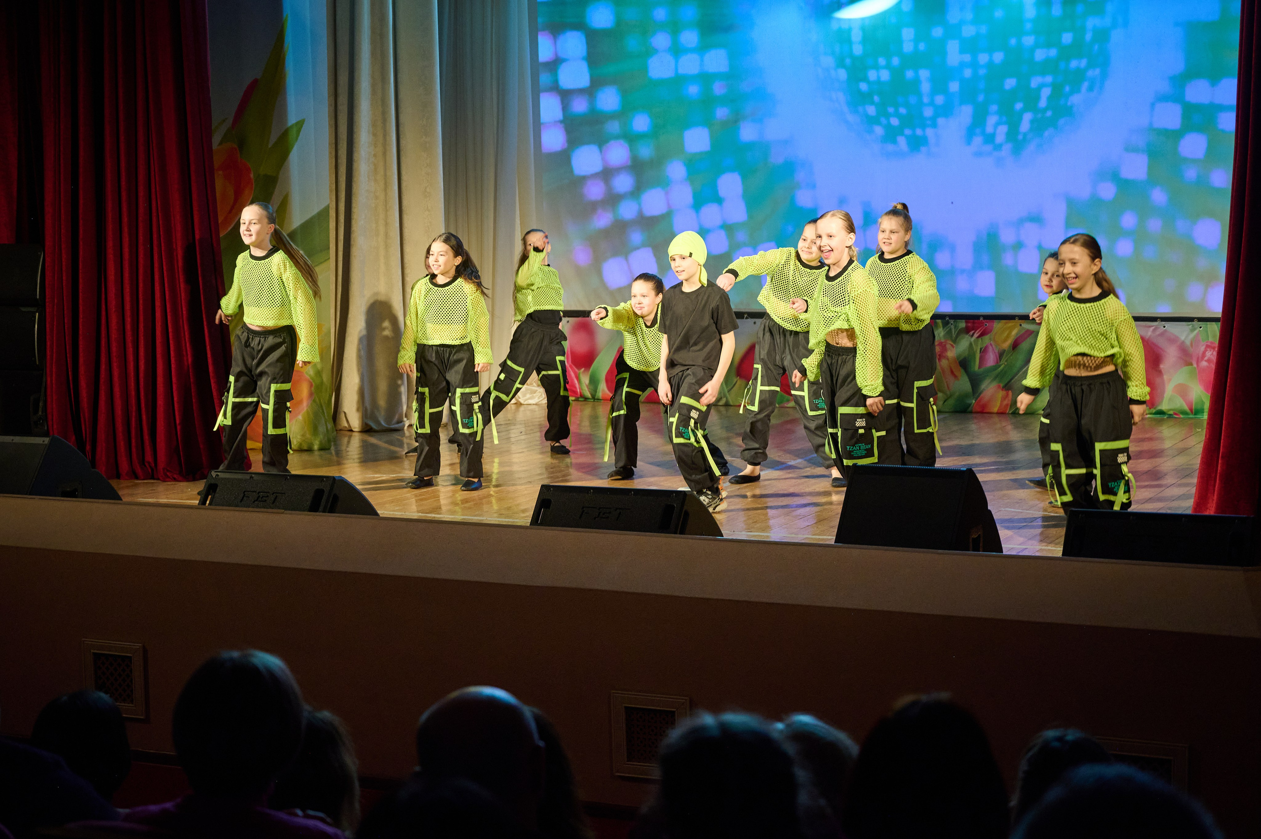 8 марта ДК Кабардинка. Жизнь курорта Кабардинка в фотографиях