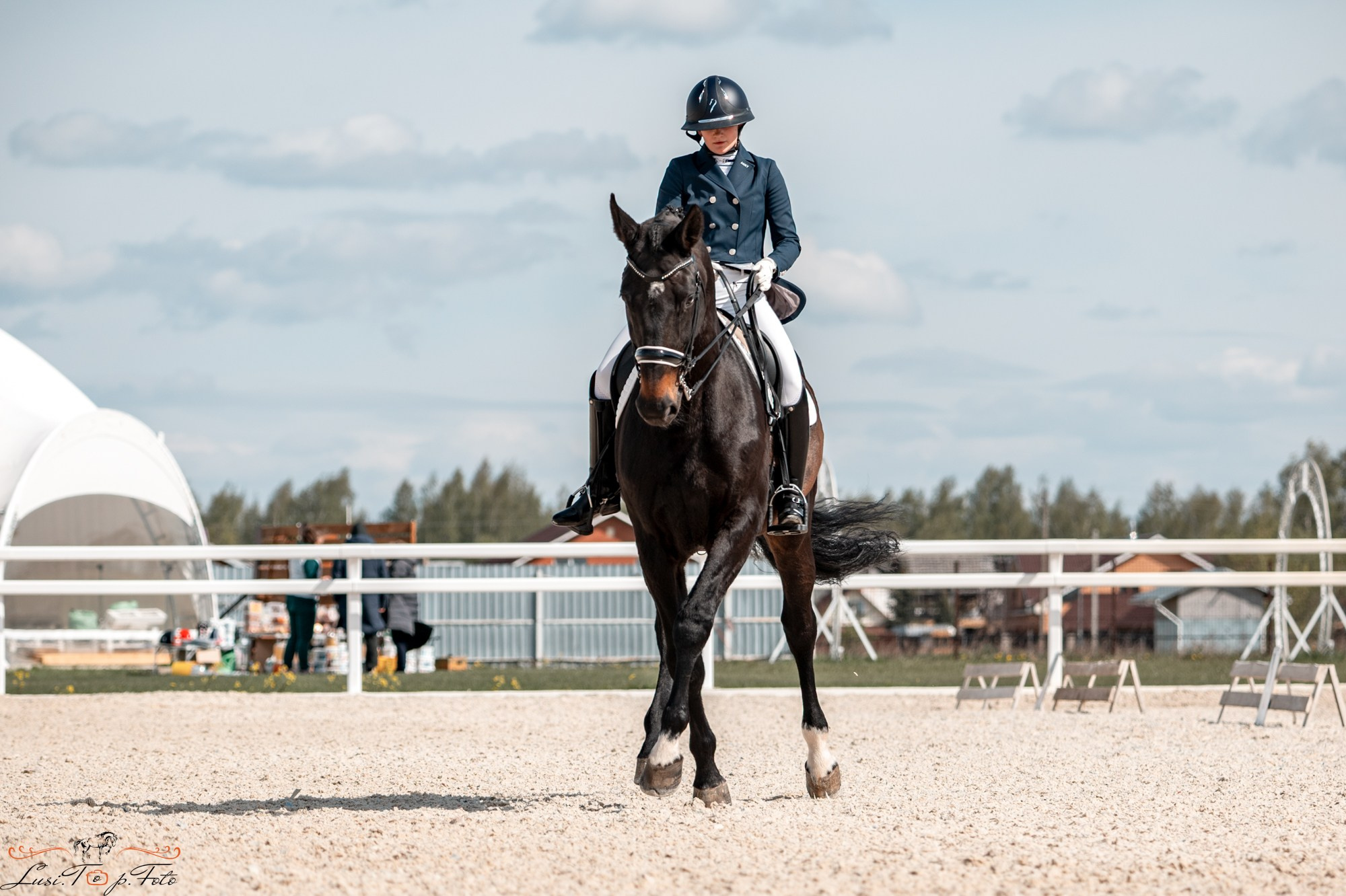 Кубок Победы конного Клуба EQUIPARK по выездке. Конный и фотограф с животными в Твери Топталова Люся