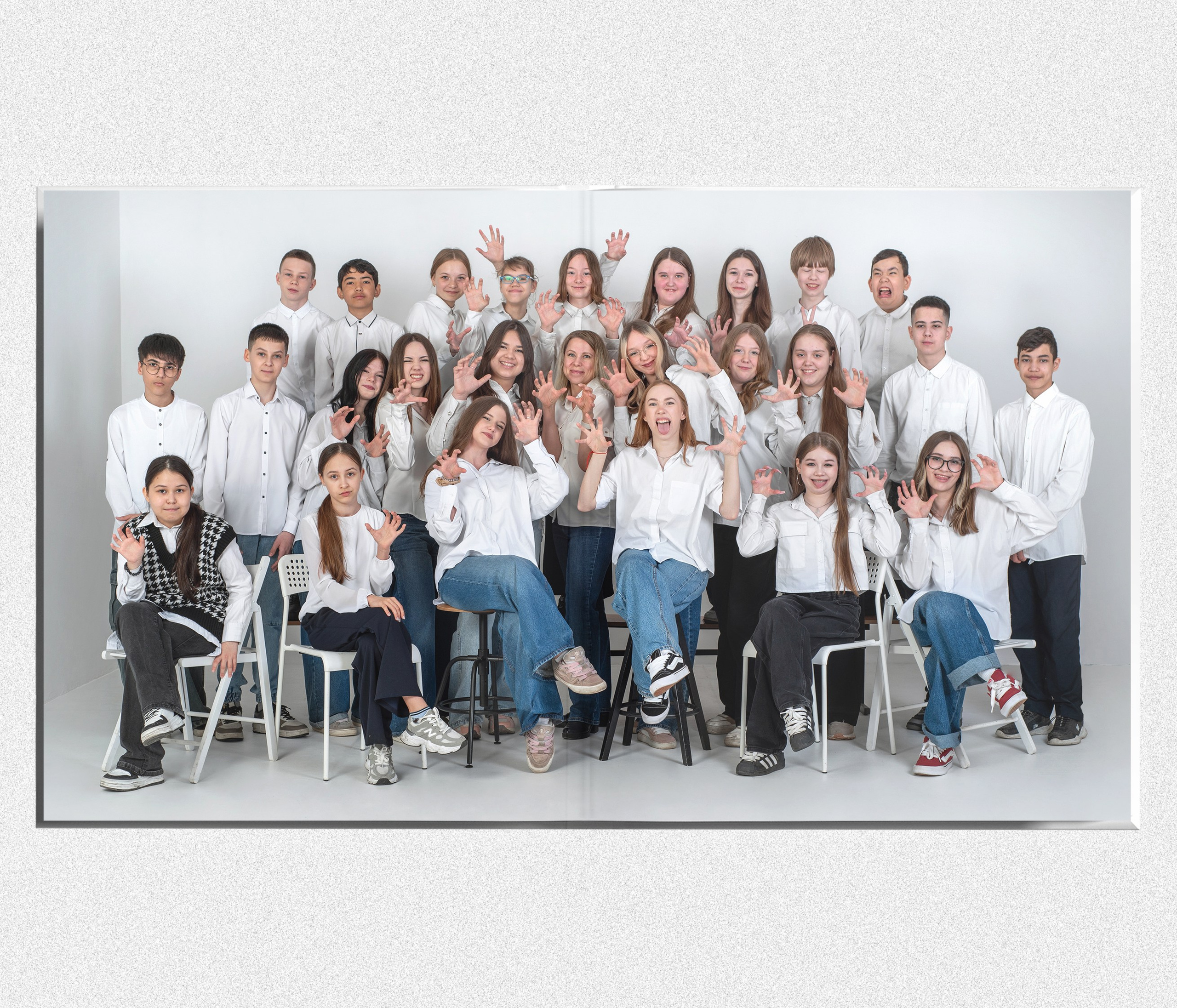 Альбом на окончание школы 9 и 11 класс «Симфония». Выпускные альбомы в Тюмени для школ, садов, вузов спортивных секций