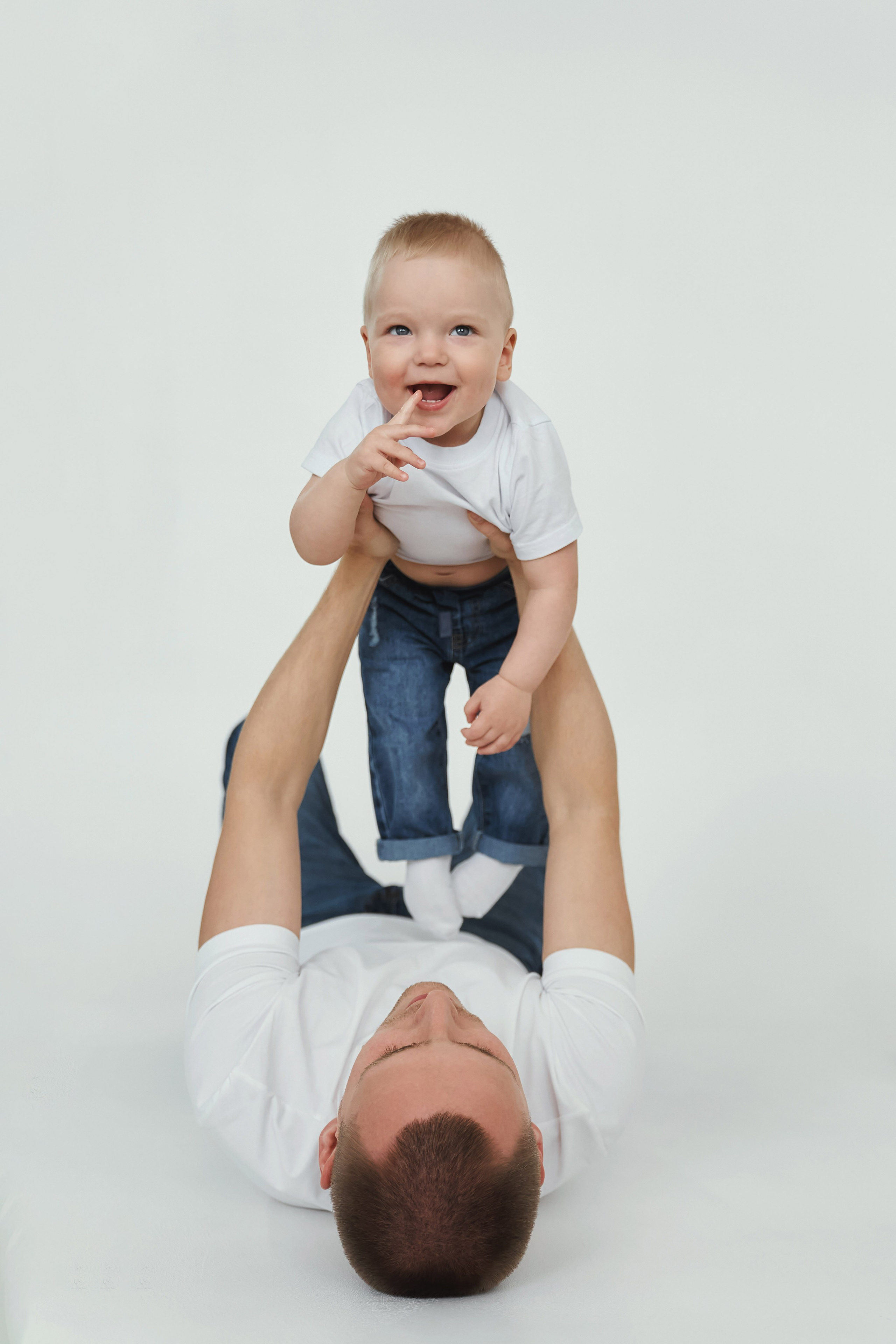 Семейная фотосессия в студии с детьми. Семейный фотограф Евгений Опарин