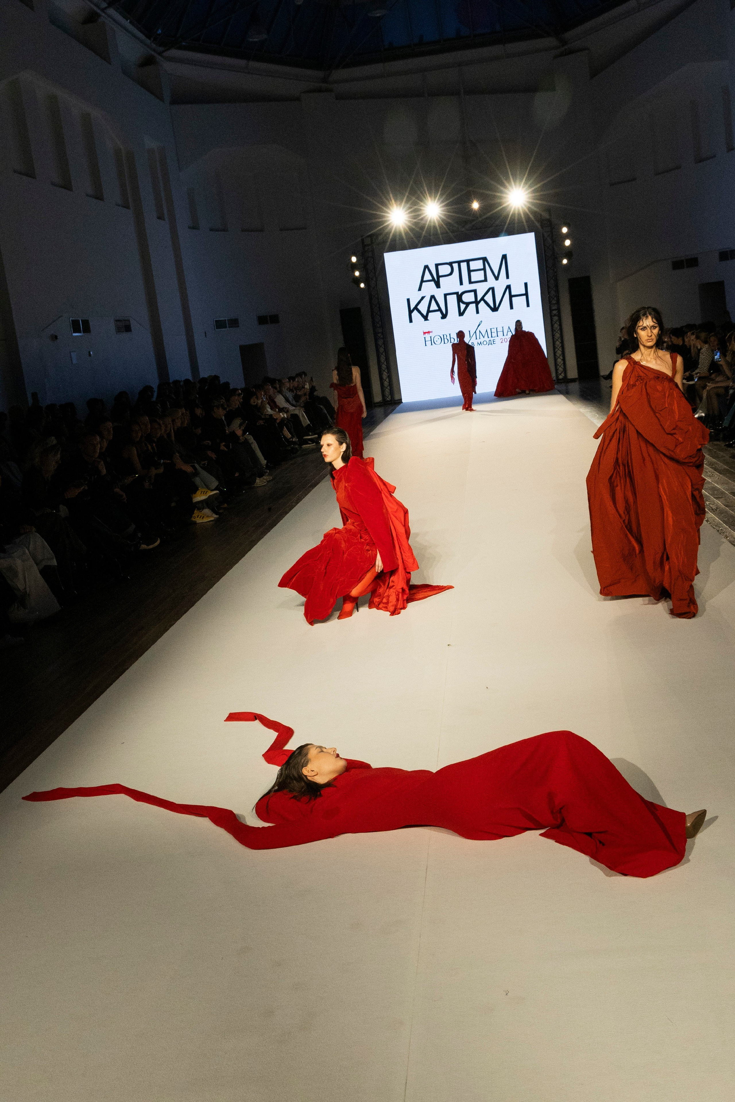 ДЛТ Собака.ru показ победителей конкурса «Новые имена в моде 2025». FOTOFAQ SKOOL г. Санкт-Петербург: очные, дистанционные и онлайн курсы фотографии