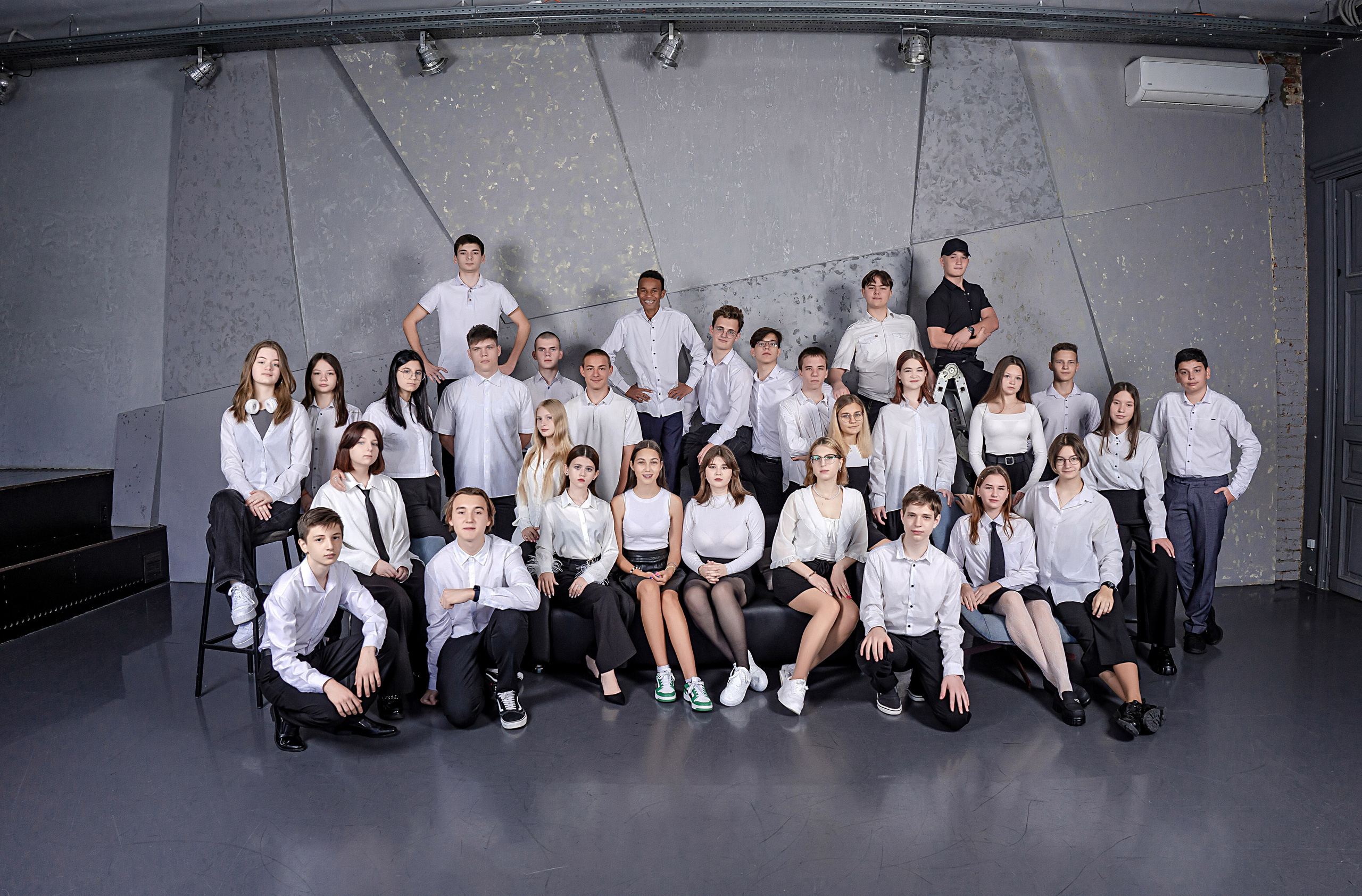 Фотосессия Школа 4 Класс 9А. Современные Выпускные Альбомы в Ростове-на-Дону