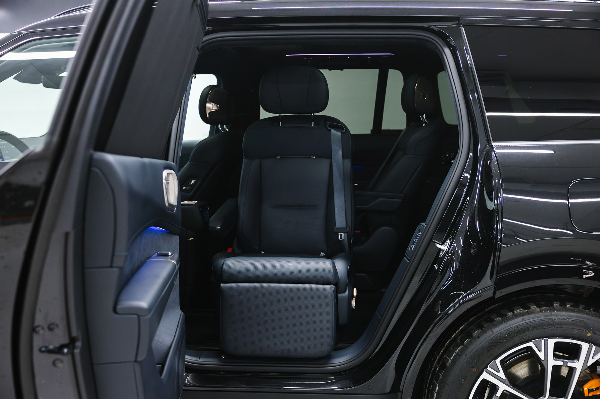 Lynk & Co 900 Ultra 2,0hyb 4WD AT (734 л. с.). Автосалон «Х-Авто»