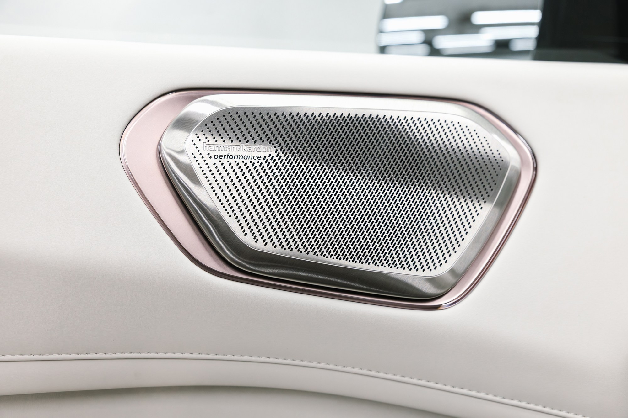 Lynk & Co 900 Ultra 2,0hyb 4WD AT (734 л. с.), 2025 г, 2,0 л бензин. Автосалон «Х-Авто»