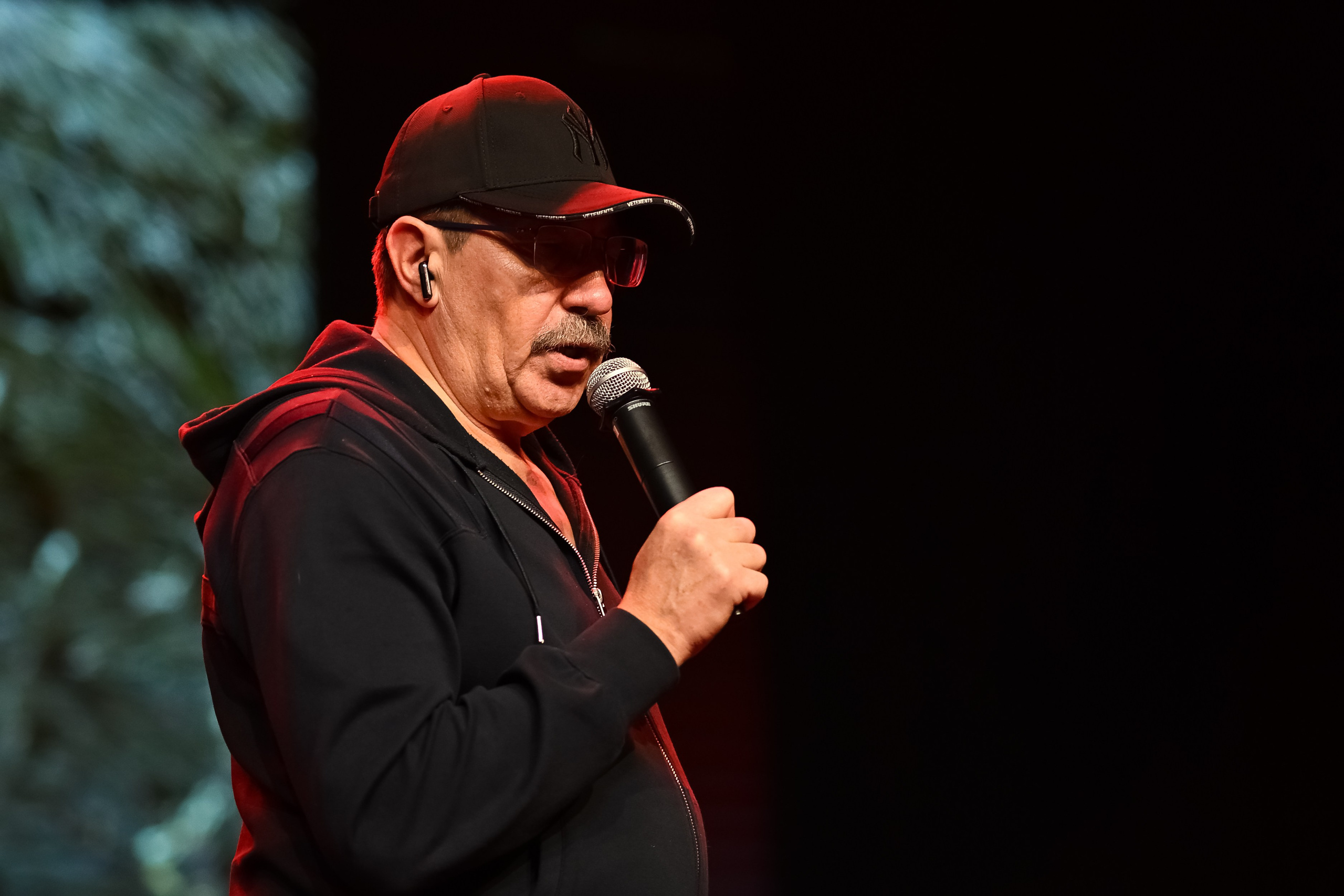 Игорь Сахаров проводит мастер-класс по комбинированному свету на фестивале в Казани