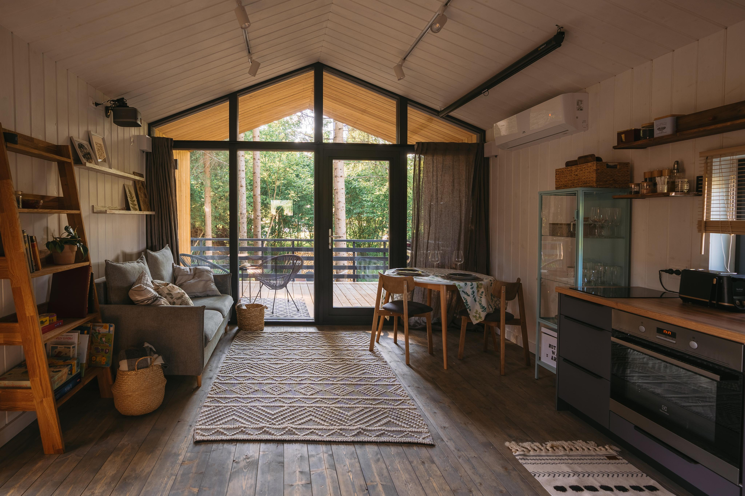 Дом под деревом под Истрой