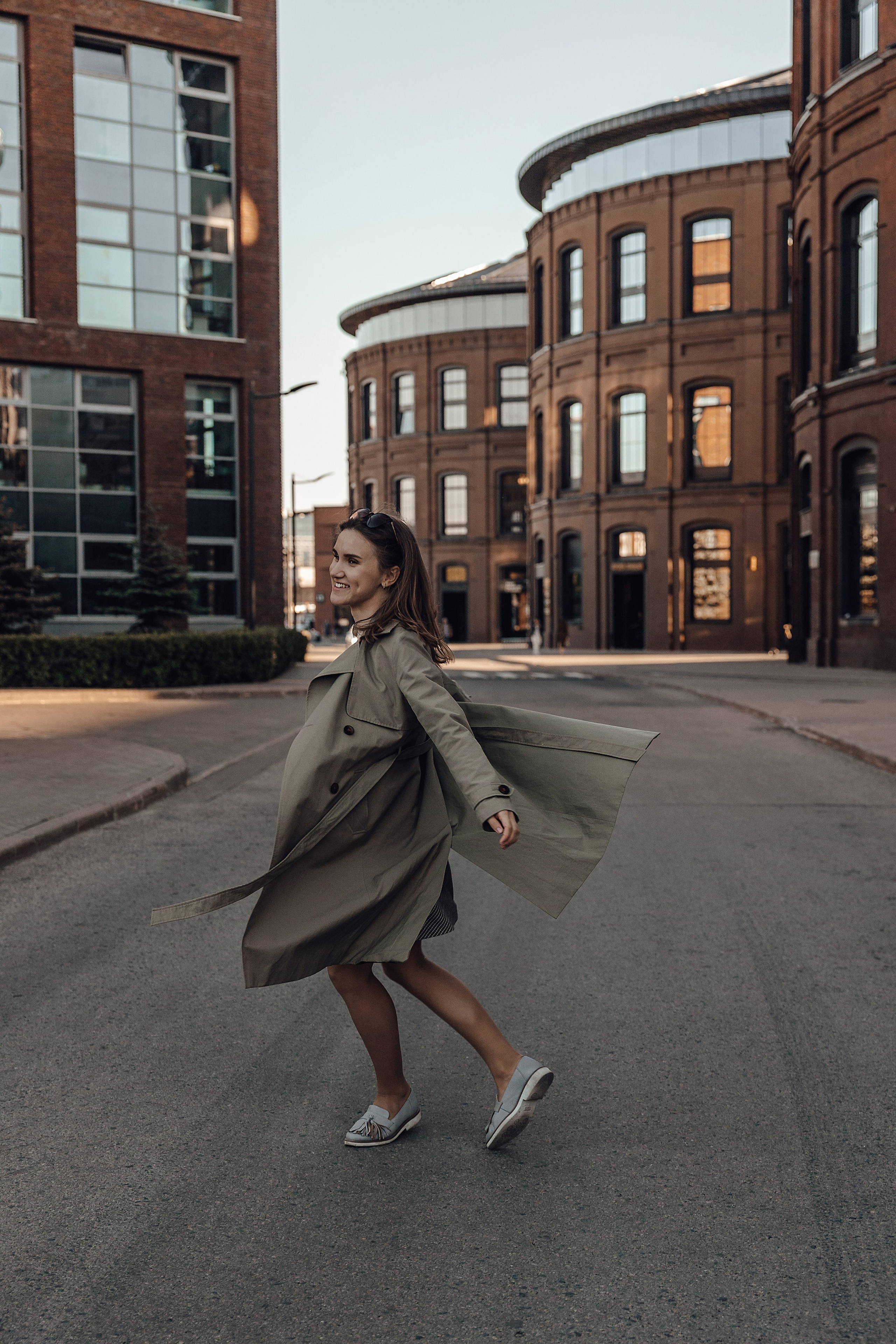 Lovestory в бизнес-квартале Арма. Свадебный фотограф в Москве Дарья Олендарёва