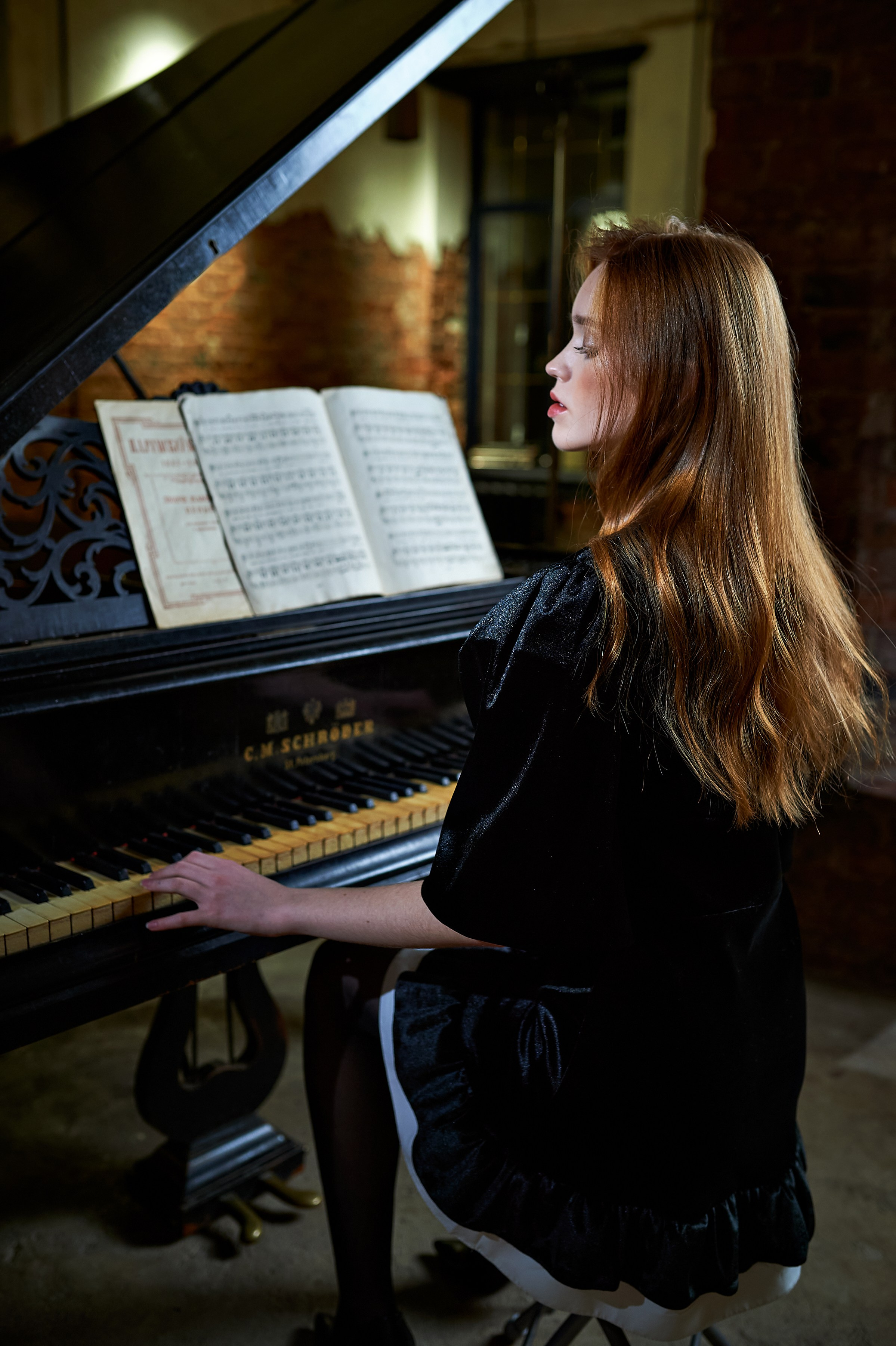 Art Studio «Istoria» -Наталья и рояль. Портретный фотограф в Твери Дмитрий Козьминых