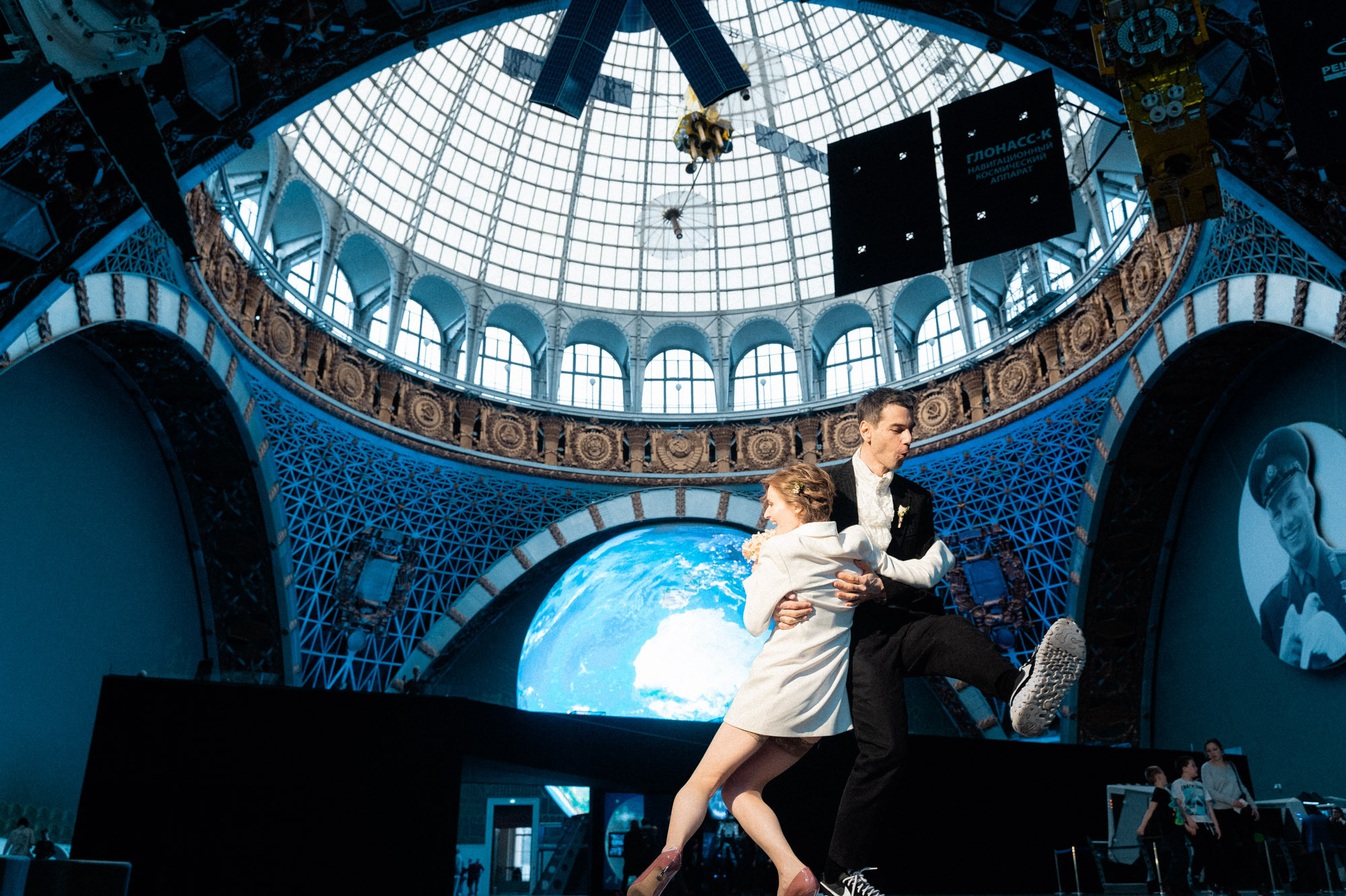 Двое в «Космосе». Фотограф в Москве Женя Потах